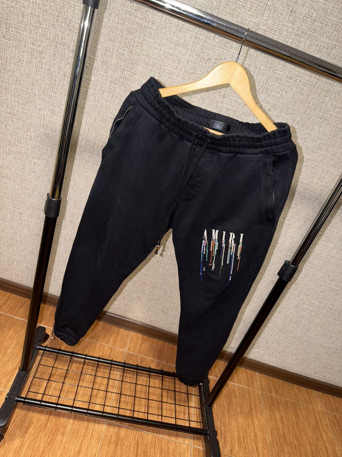 Amiri AMIRI PAINT DROP CORE LOGO BLACK SWEATPANTS Size US 32 / EU 48 - 2 Thumbnail
