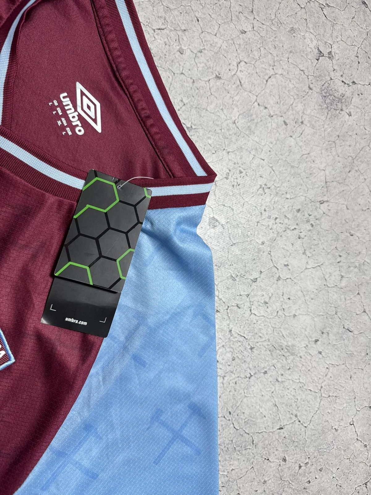 Umbro Umbro FC West Ham United 2023/2024 Soccer Jersey New Size US L / EU 52-54 / 3 - 9 Thumbnail