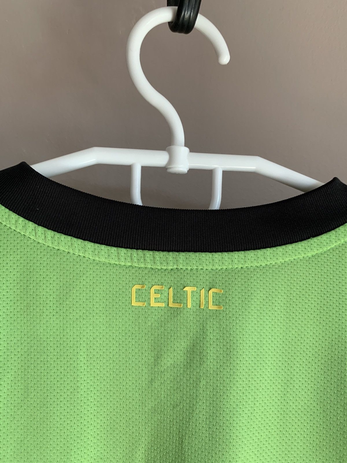 Nike Celtic Glasgow 2010 Away Football Shirt Nike Soccer Size XL Size US XL / EU 56 / 4 - 16 Thumbnail
