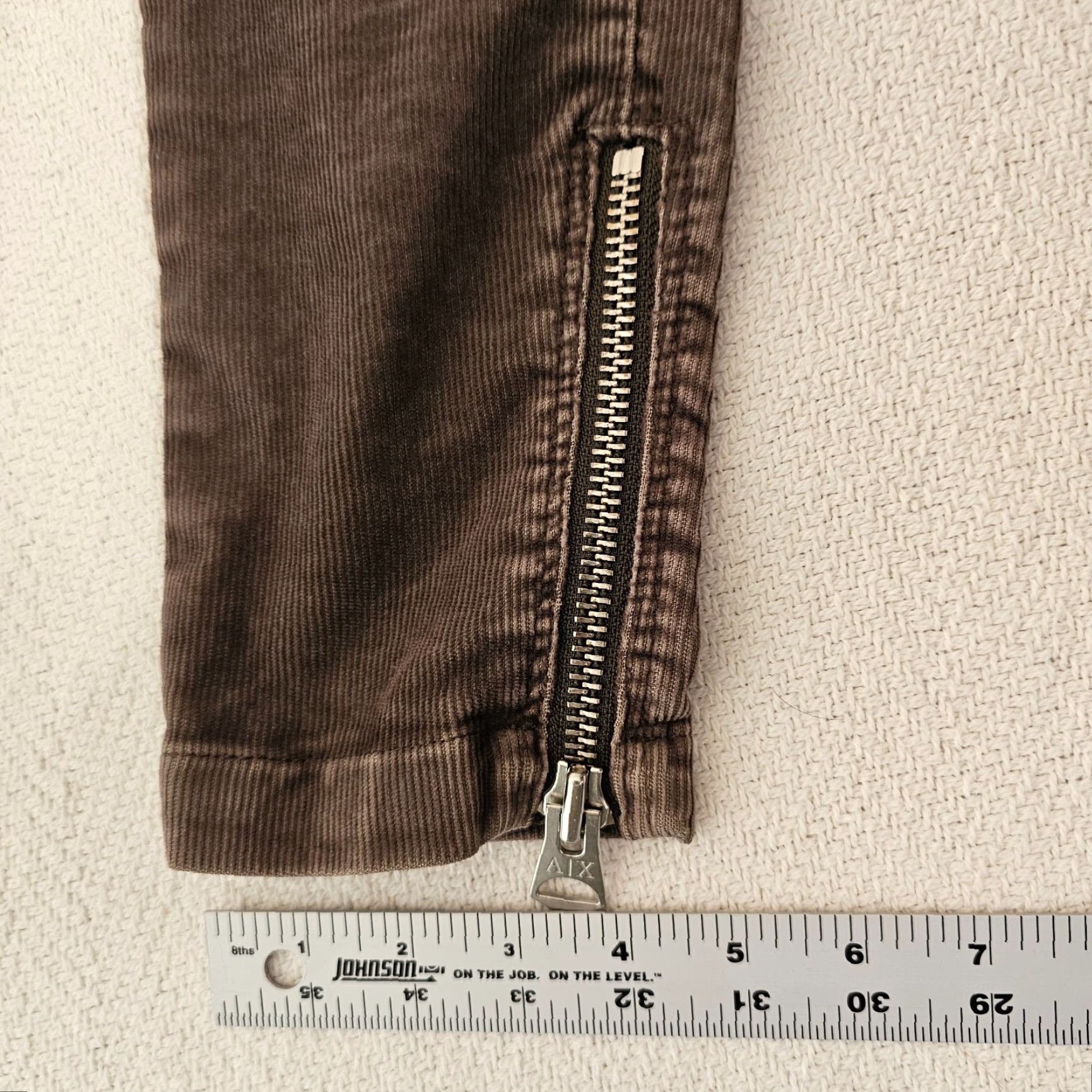 Armani Exchange Armani Exchange Women's Corduroy Jeans Skinny Size 0 Brown Inseam 31" Zipper Accents Size 25" / US 0 / IT 36 - 7 Thumbnail