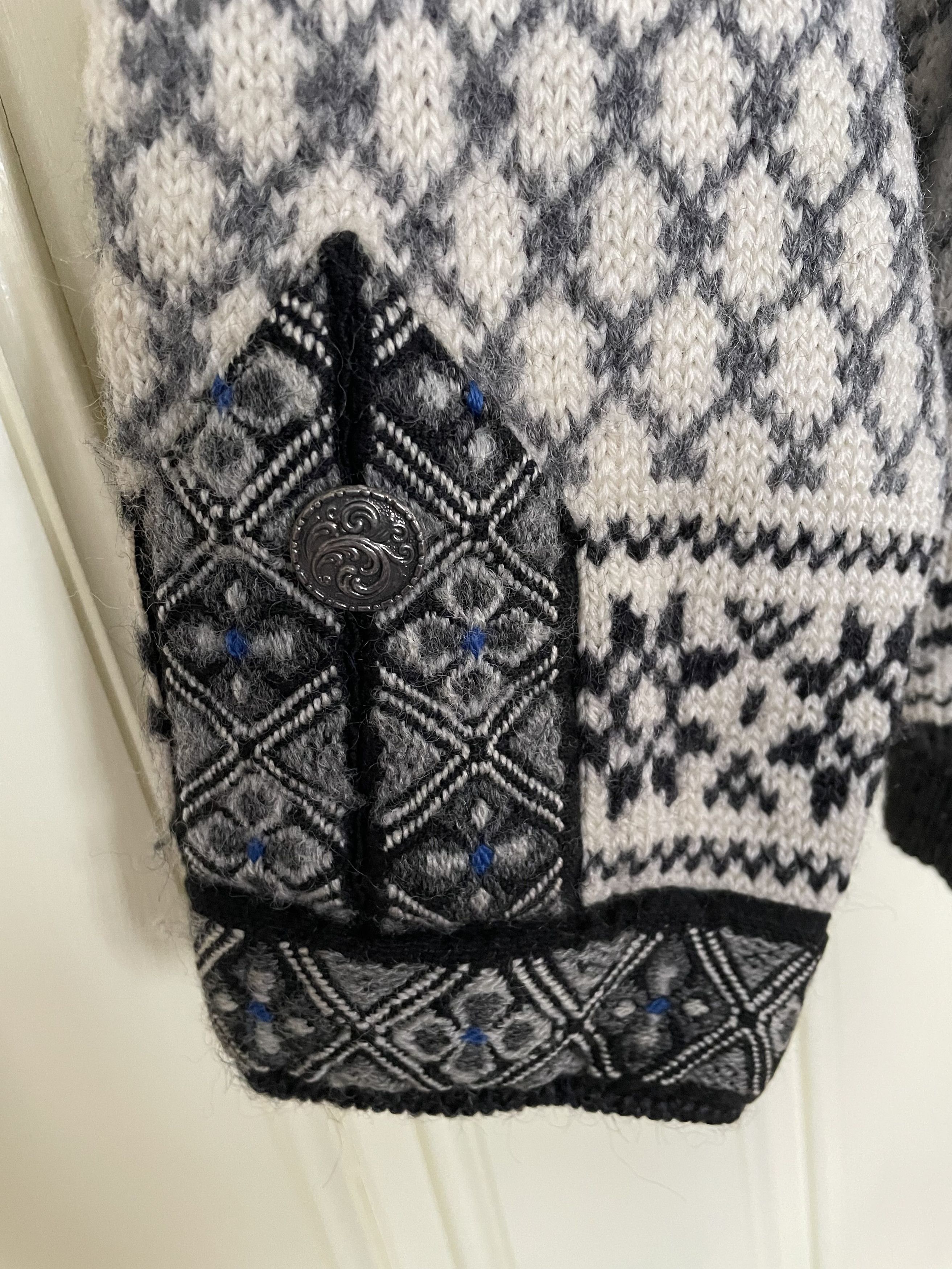 Dale Of Norway Vintage Dale of Norway Wool Cardigan -1997 Size 54 / XL Size US XL / EU 56 / 4 - 2 Thumbnail