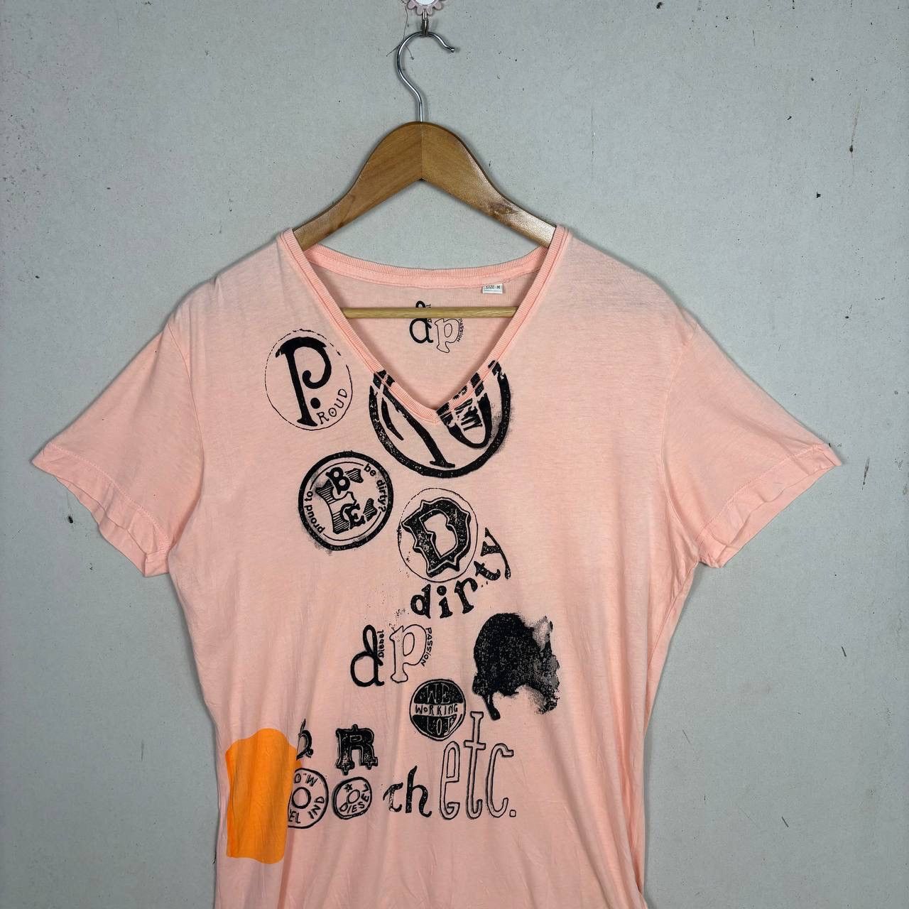 Diesel Vintage Diesel Passion DP Graphic V-Neck Tee Peach M Y2K Size US M / EU 48-50 / 2 - 3 Thumbnail