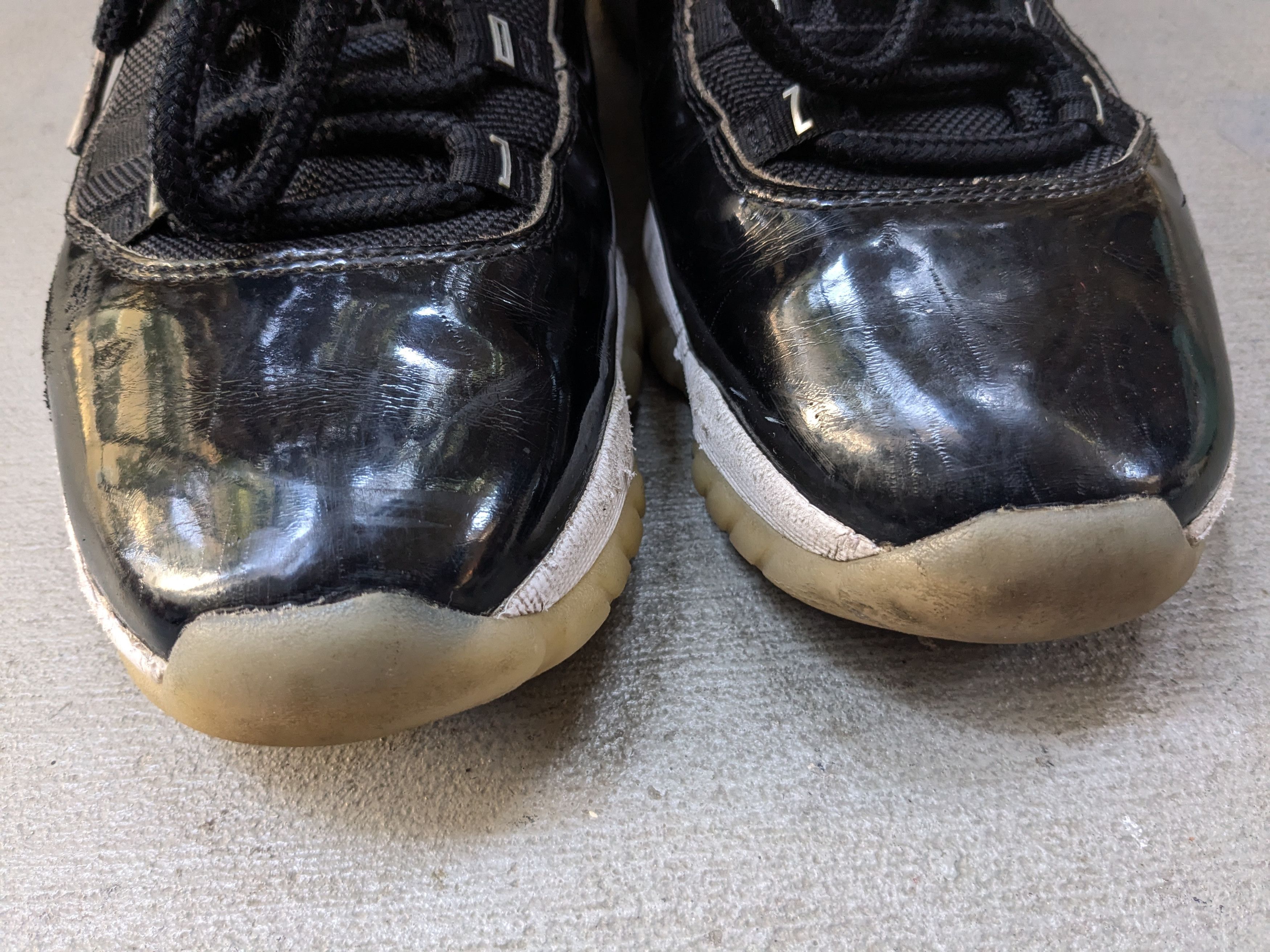 Jordan Brand Air Jordan 11 Retro 'Jubilee' 8 Black White CT8012-011 Size US 8 / EU 41 - 2 Thumbnail