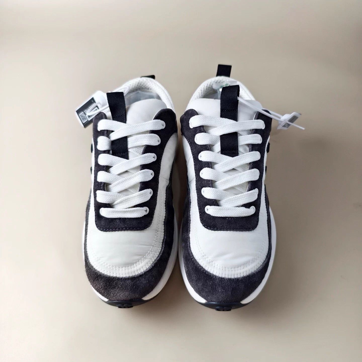 Chanel CHANEL Black & White Panda CC Sneakers EUR 37.5 Size US 7.5 / IT 37.5 - 2 Thumbnail