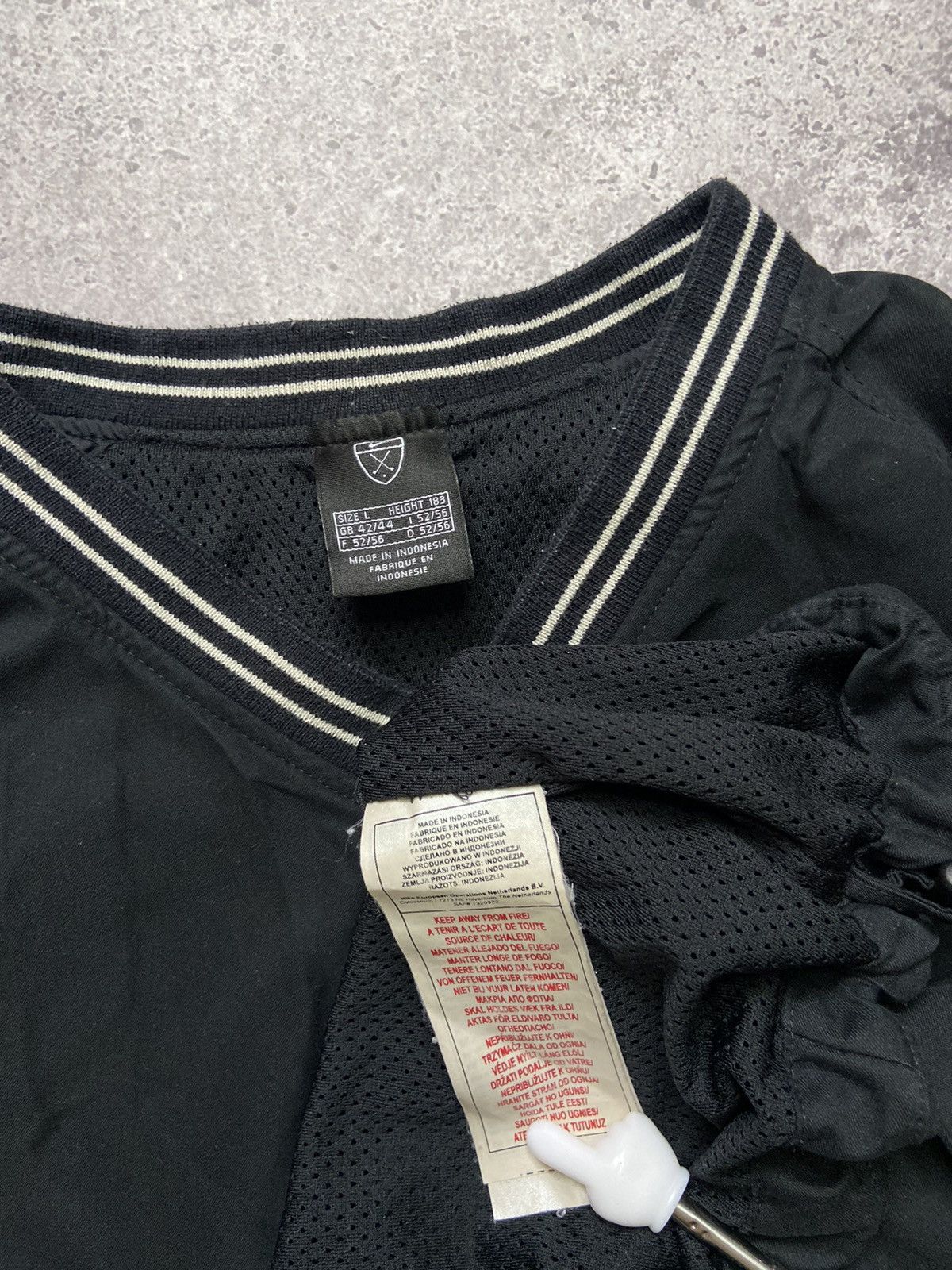 Nike Nike Y2K Nylon Vintage Sweatshirt/Light Jacket Size US L / EU 52-54 / 3 - 4 Thumbnail