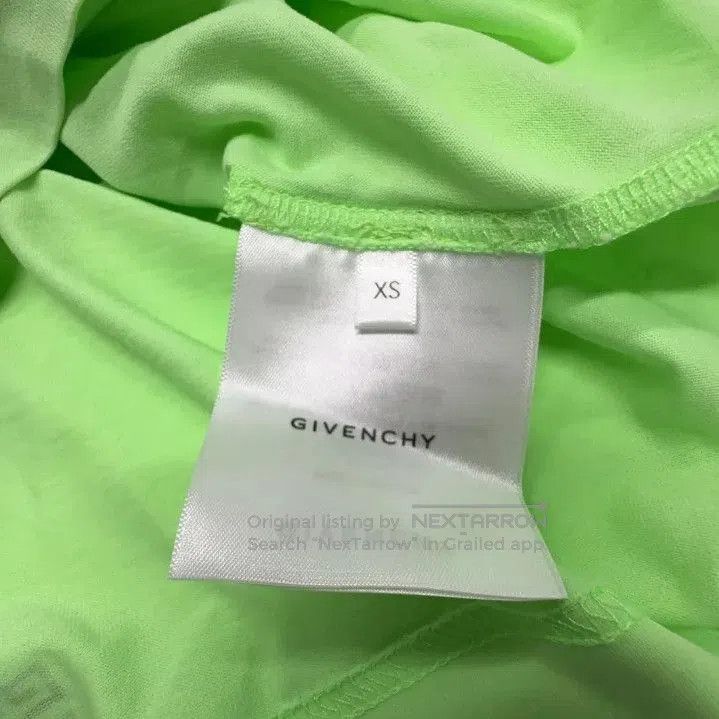 Givenchy Givenchy FW22 Letter Logo Print Short-Sleeve T-Shirt. Size US XS / EU 42 / 0 - 3 Thumbnail