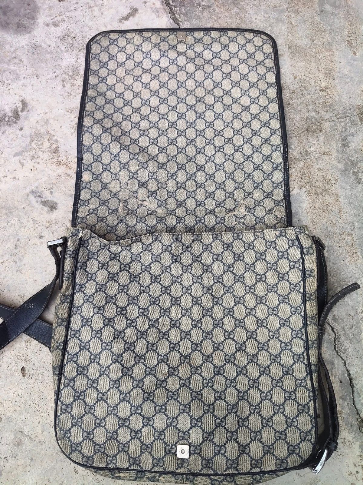 Gucci Authentic GUCCI Large Flap Messenger Bag Beige Navy Blue Size ONE SIZE - 5 Thumbnail