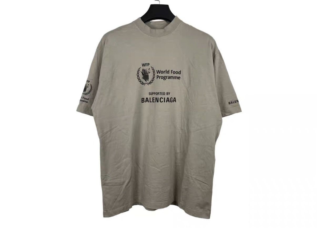Balenciaga Gray World Food Programme Graphic Short Sleeve Shirt Size US M / EU 48-50 / 2 - 1 Thumbnail