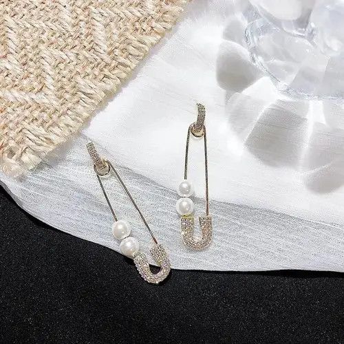 Other Women's Pearl Safety Pin Dangle Drop Earrings Size ONE SIZE - 2 Thumbnail