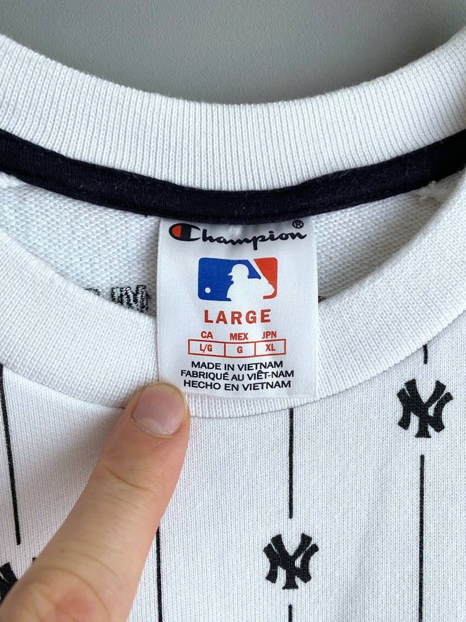 Champion × MLB × New York Yankees Champion x MLB New York Yankees Multilogo Sweatshirt, Size L Size US L / EU 52-54 / 3 - 12 Thumbnail