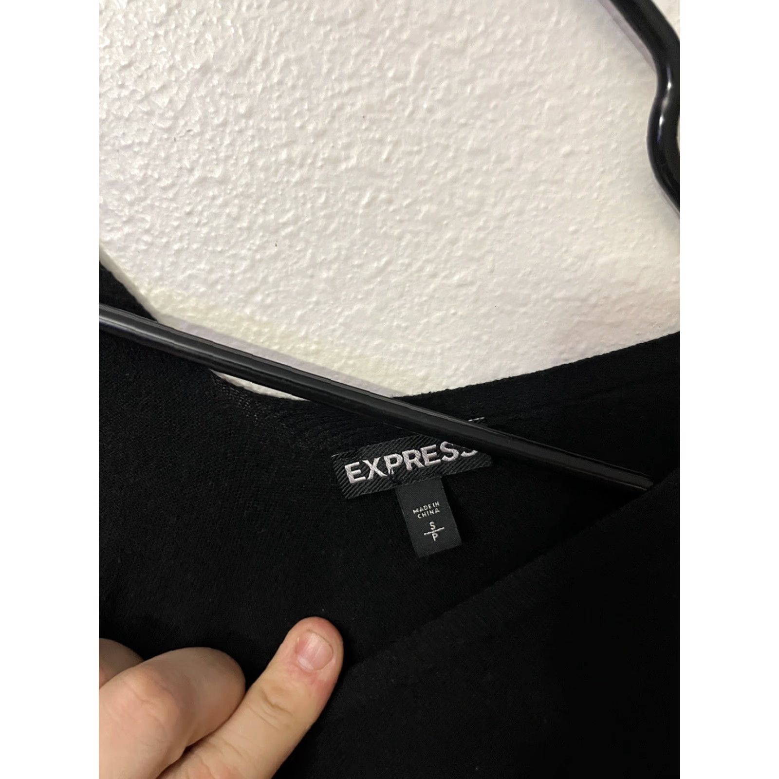 Express VINTAGE Express Black Solid V-Neck Sweater Women Small Pullover Dressy Size S / US 4 / IT 40 - 3 Thumbnail