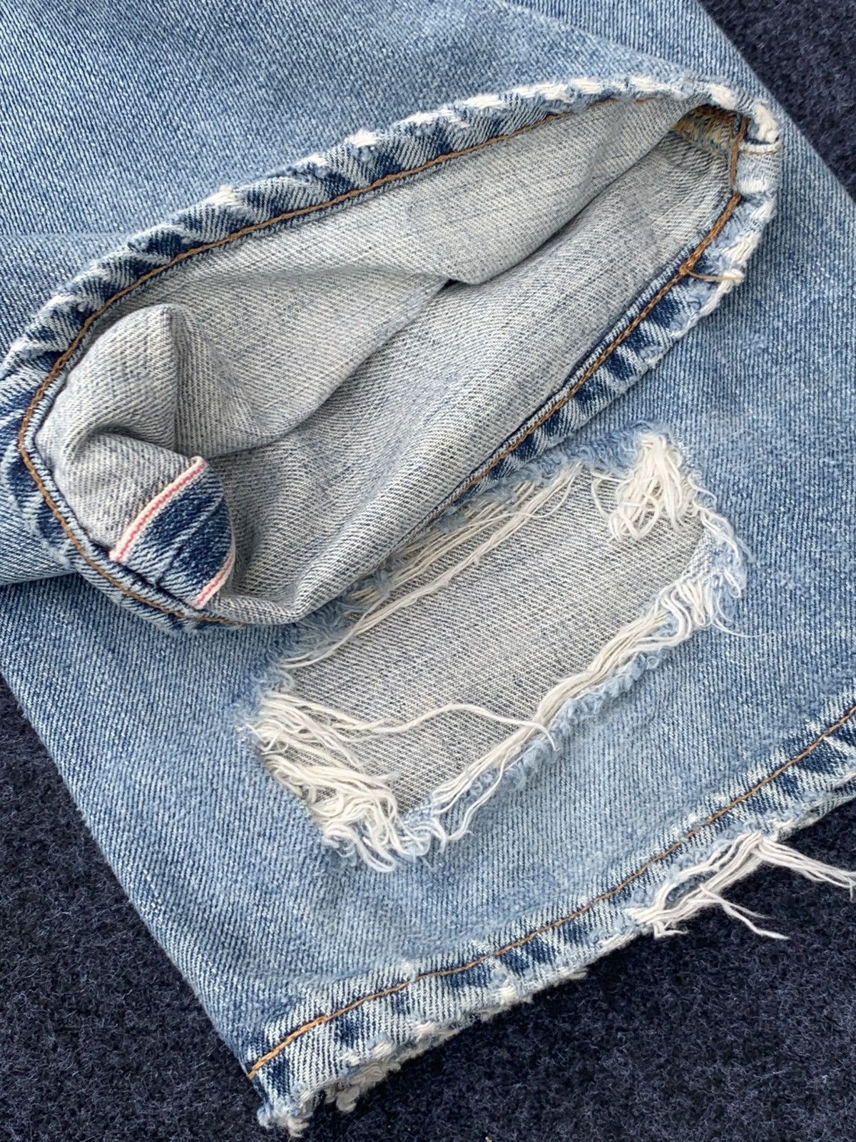 Edwin Distressed Edwin 505 selvedge light blue wash. Size US 31 - 8 Thumbnail