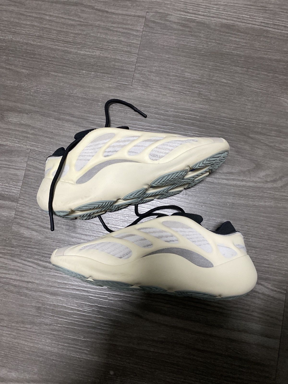 Adidas Adidas Yeezy 700 Size US 10.5 / EU 43-44 - 2 Thumbnail