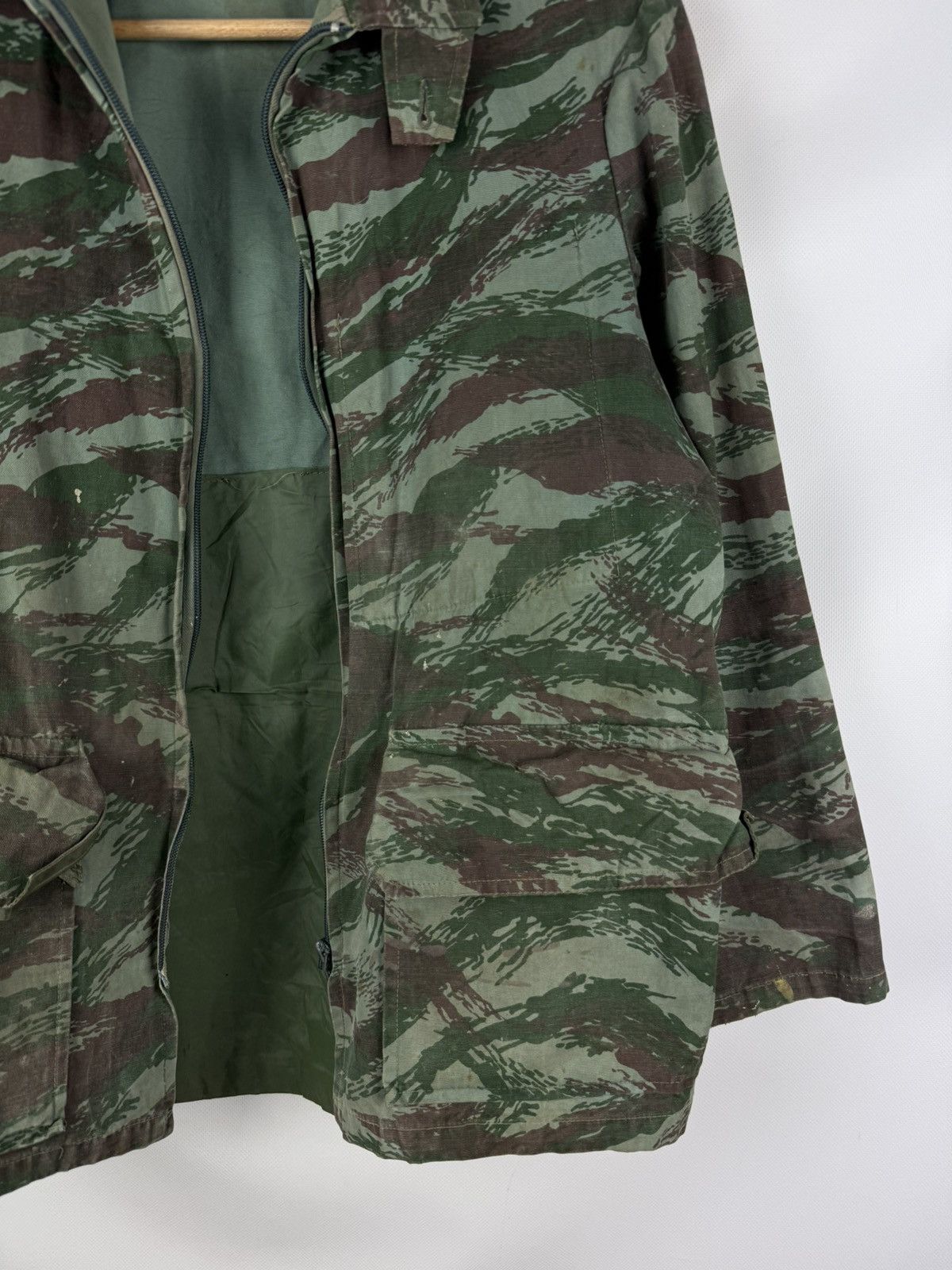 Vintage Vintage Military Hunting French Lizard Camo Full Zip Jacket Size US M / EU 48-50 / 2 - 4 Thumbnail