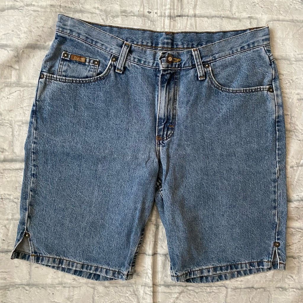 Lee Riders women 12 Bermuda classic blue jean shorts 100% cotton Size 34" / US 12 / IT 48 - 1 Thumbnail