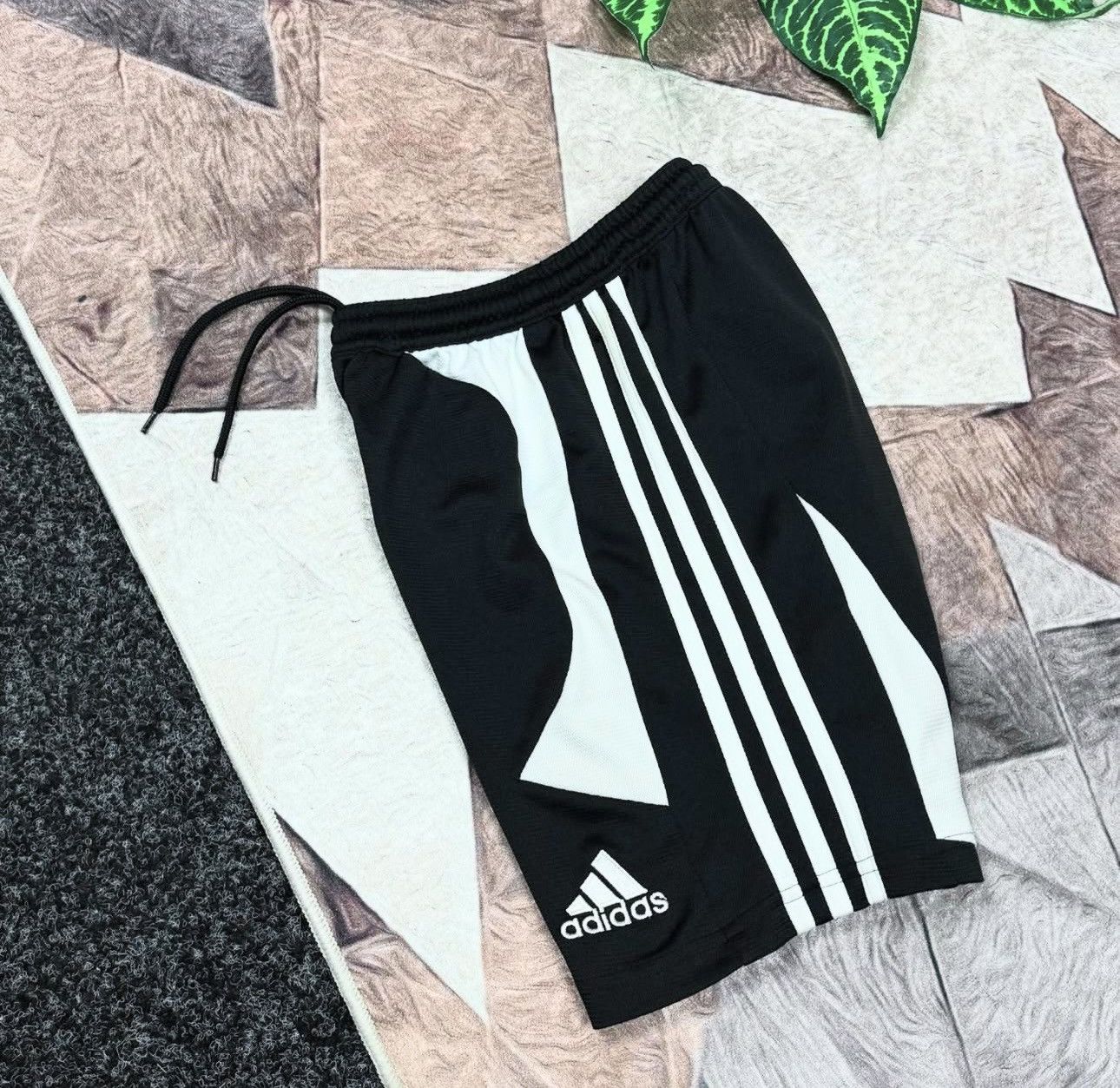 Adidas Adidas Shorts vintage size Xs Size US 28 / EU 44 - 2 Thumbnail