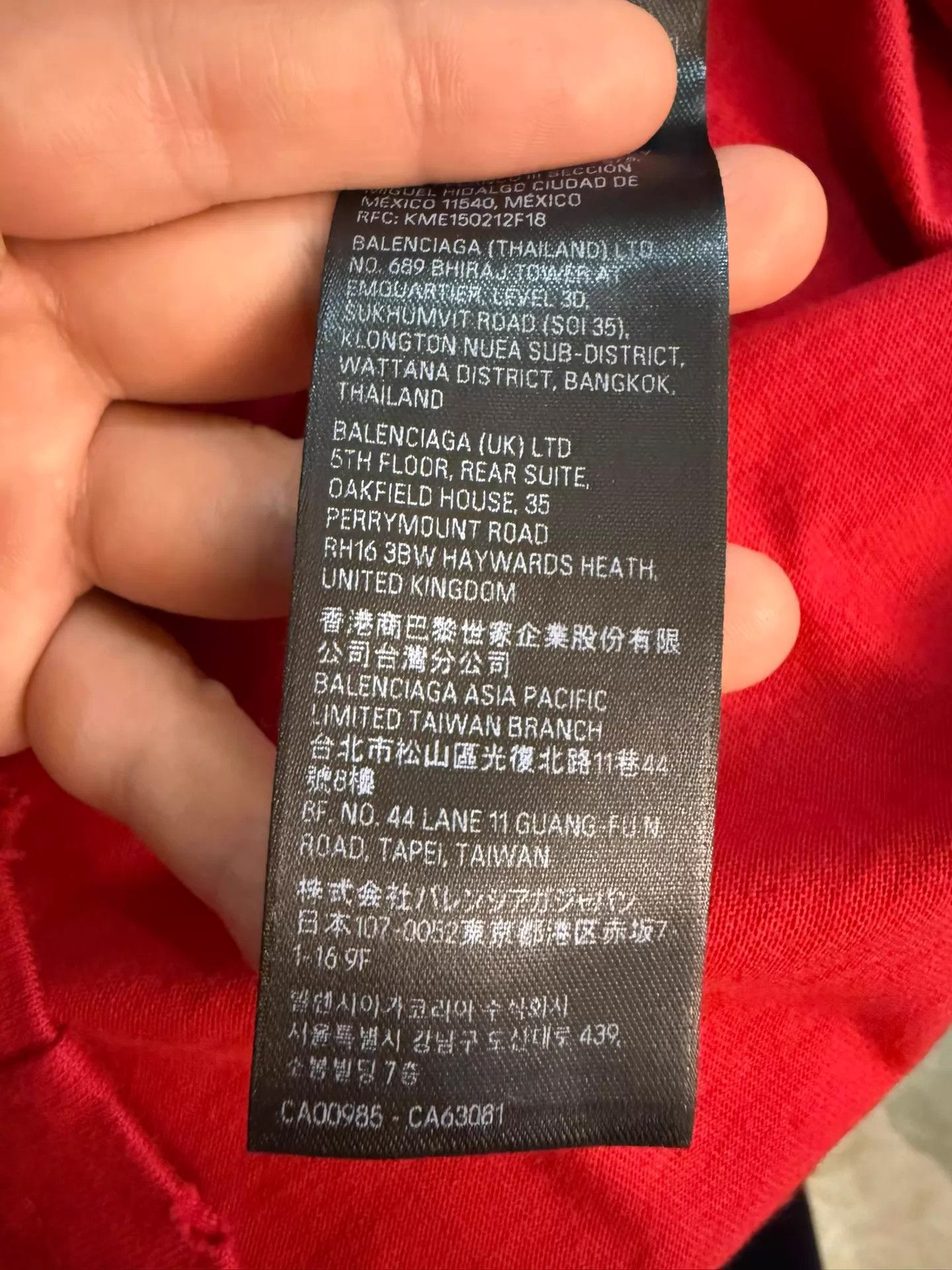 Balenciaga Balenciaga Valentine's Day Distressed Oversized T-Shirt XS Size XS / US 0-2 / IT 36-38 - 9 Thumbnail