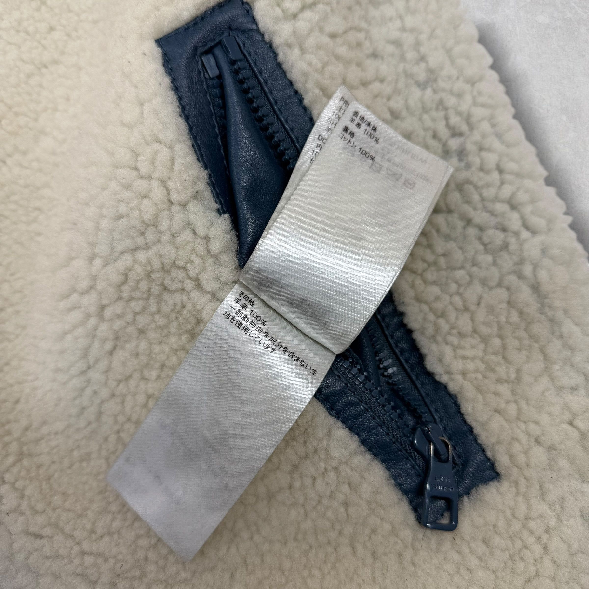 Louis Vuitton Louis Vuitton Reversible Shearling Gilet 46 (S) Size US S / EU 44-46 / 1 - 12 Thumbnail