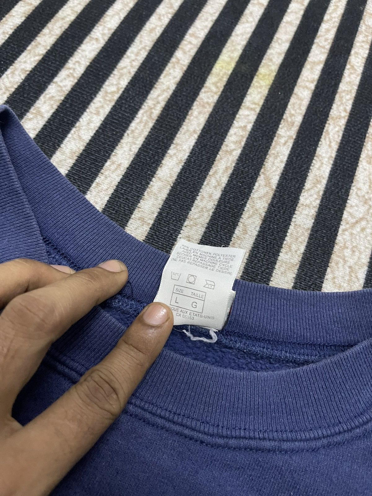 Nike 90s NIKE BIG SWOOSH SWEATSHIRT NICELY FADED Size US L / EU 52-54 / 3 - 10 Thumbnail