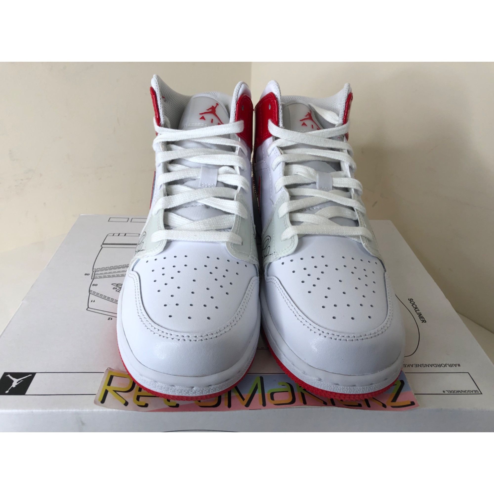 Jordan Brand Jordan 1 Mid Rookie Season White GS 6y Size US 6 / EU 39 - 2 Thumbnail