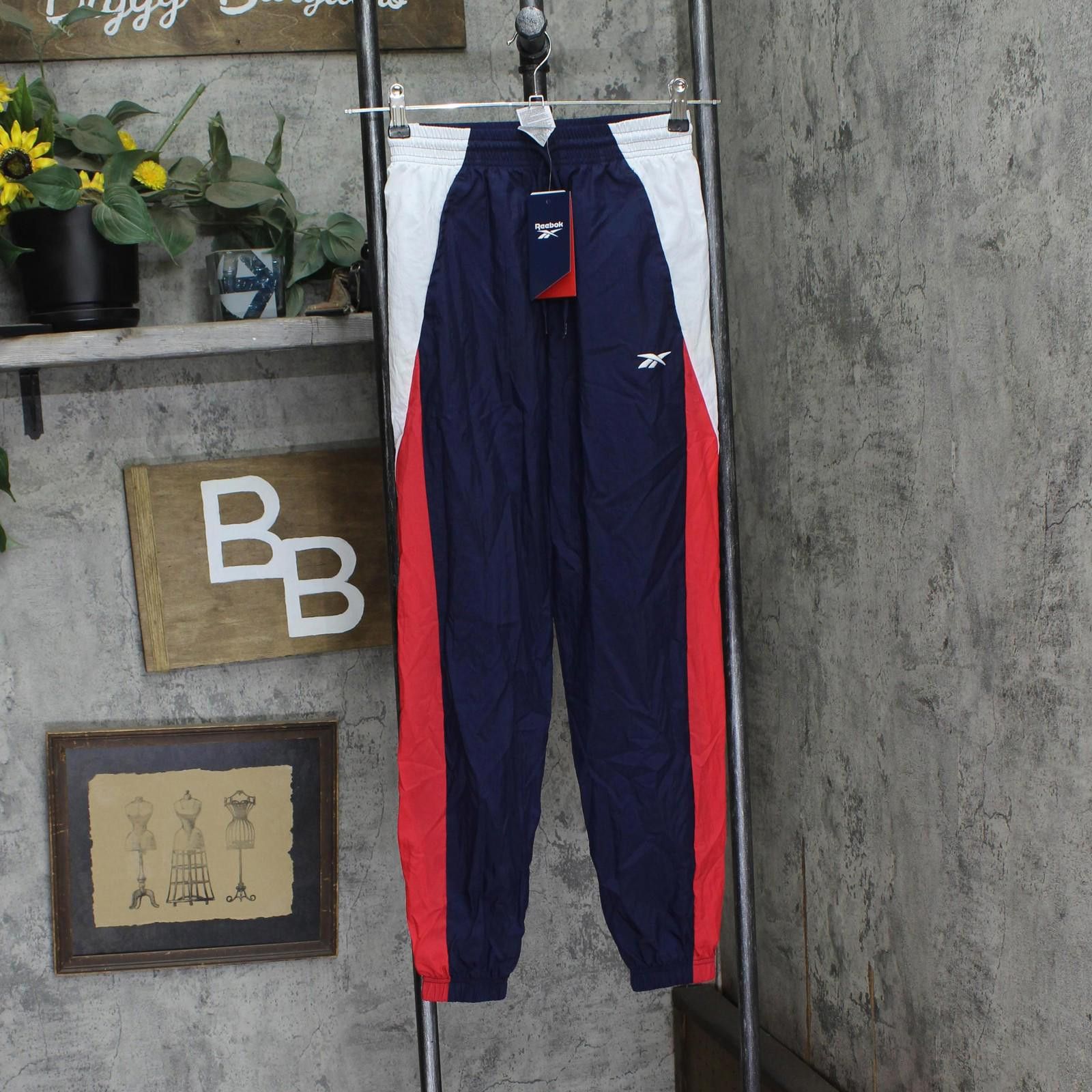 Reebok Nwt Reebok Nylon Track Pants It5650 Vector Navy Blue Xs Size 26" / US 2 / IT 38 - 1 Thumbnail