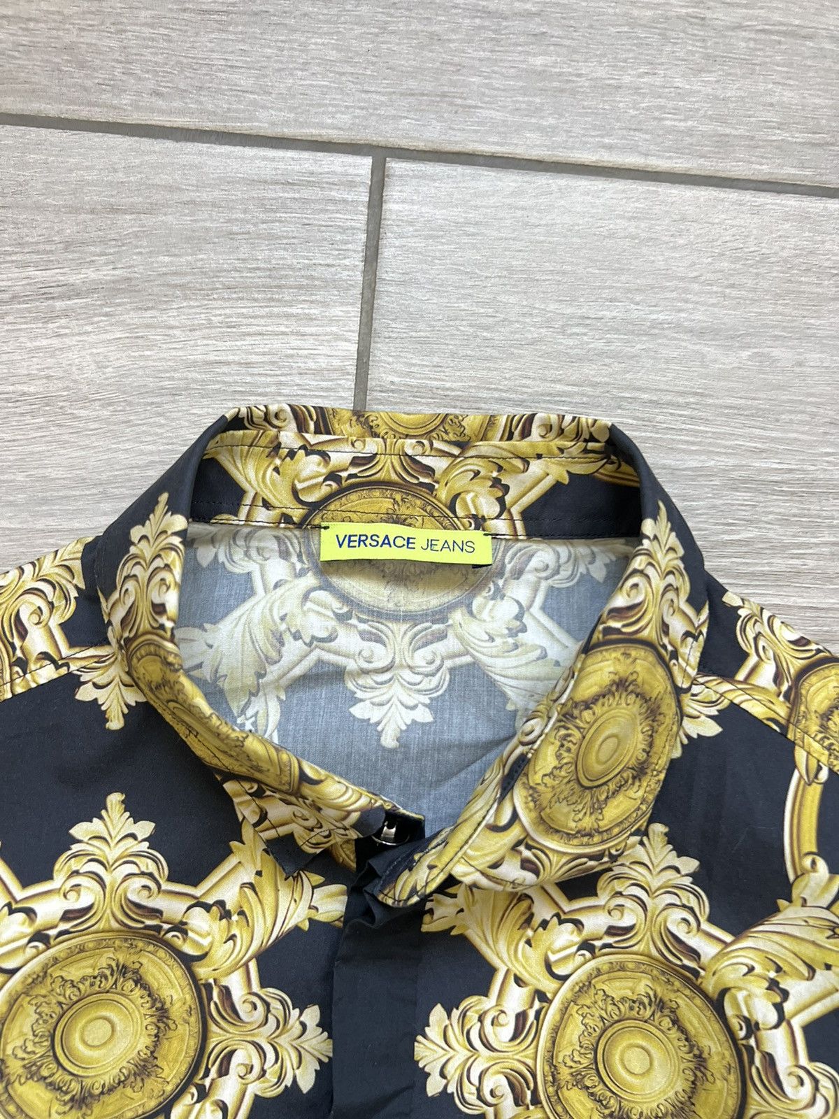 Versace Versace Baroque Print Shirt Gold Made in Italy Size US L / EU 52-54 / 3 - 14 Thumbnail
