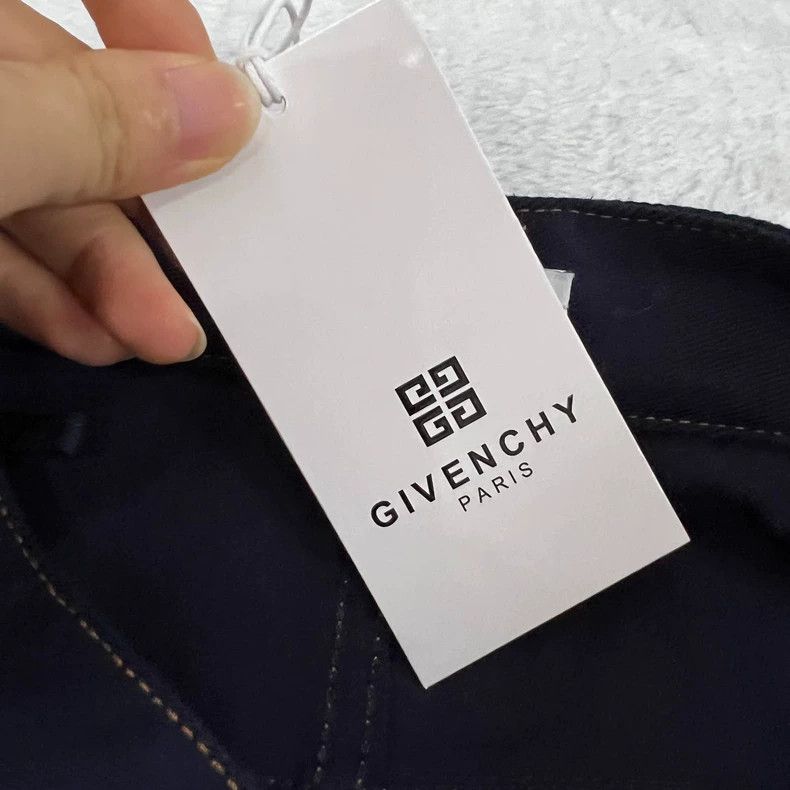 Givenchy Givenchy Size34 Pleated Skirt with Oblique Zipper Size L / US 10 / IT 46 - 2 Thumbnail
