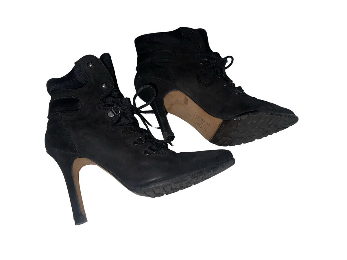 Manolo Blahnik × Timberland MANOLO BLAHNIK X TIMBERLAND BOOT (Black) Size US 8 / IT 38 - 3 Thumbnail