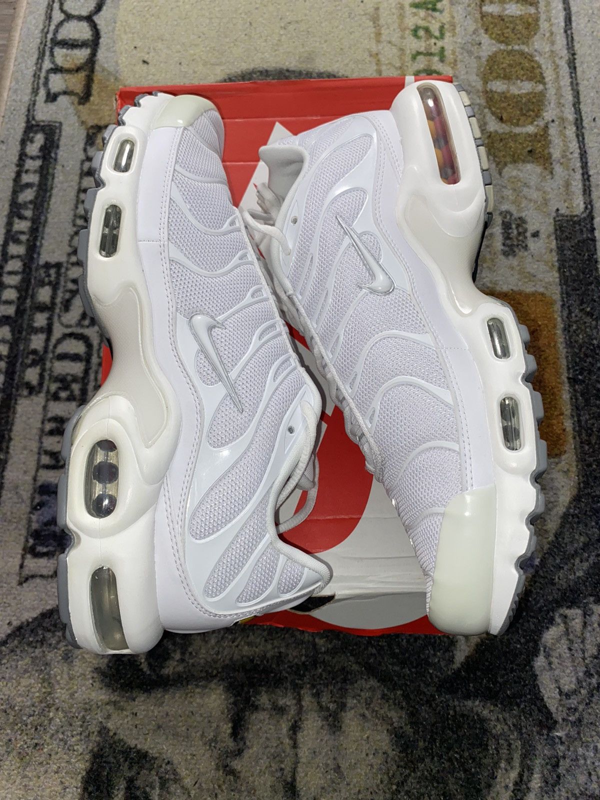 Nike Nike Air Max Plus White Size US 10.5 / EU 43-44 - 2 Thumbnail