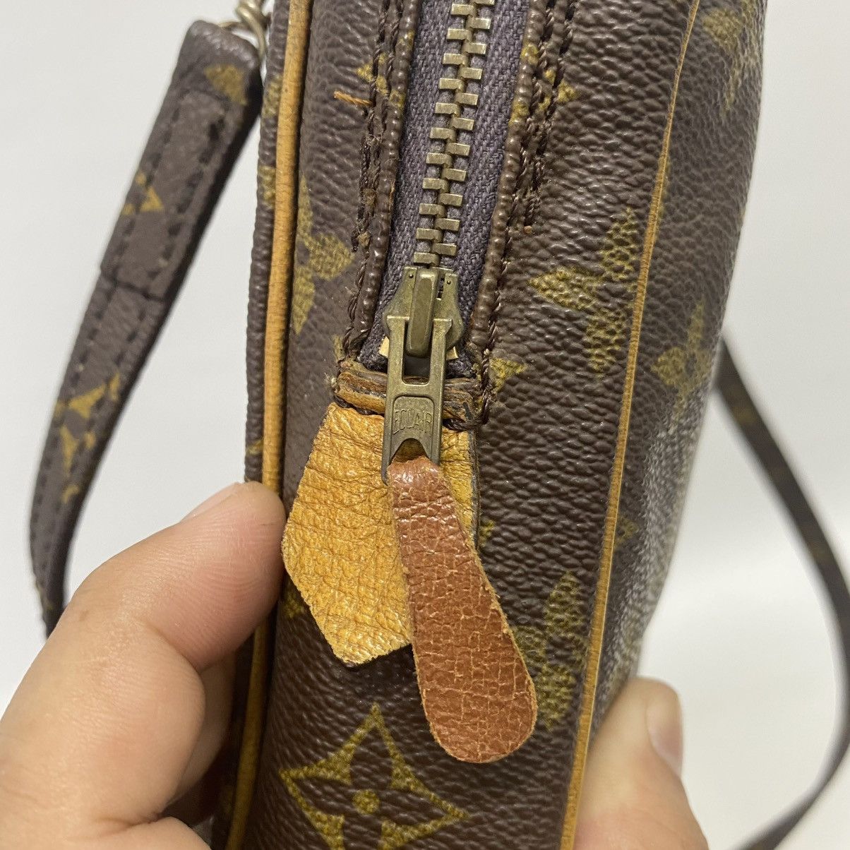 Vintage ‼️YES‼️AUTH. VINTAGE LOUIS VUITTON MINI DANUBE SHOULDER BAG Size ONE SIZE - 9 Thumbnail