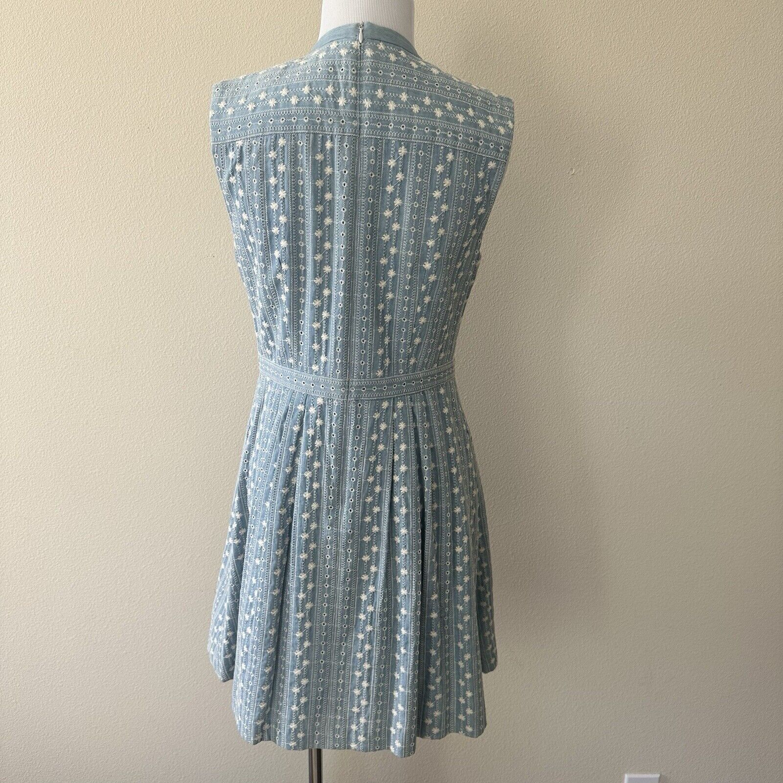 Other Gal Meets Glam Embroidered Chambray A-Line Blue Dress US 4 Size S / US 4 / IT 40 - 5 Thumbnail