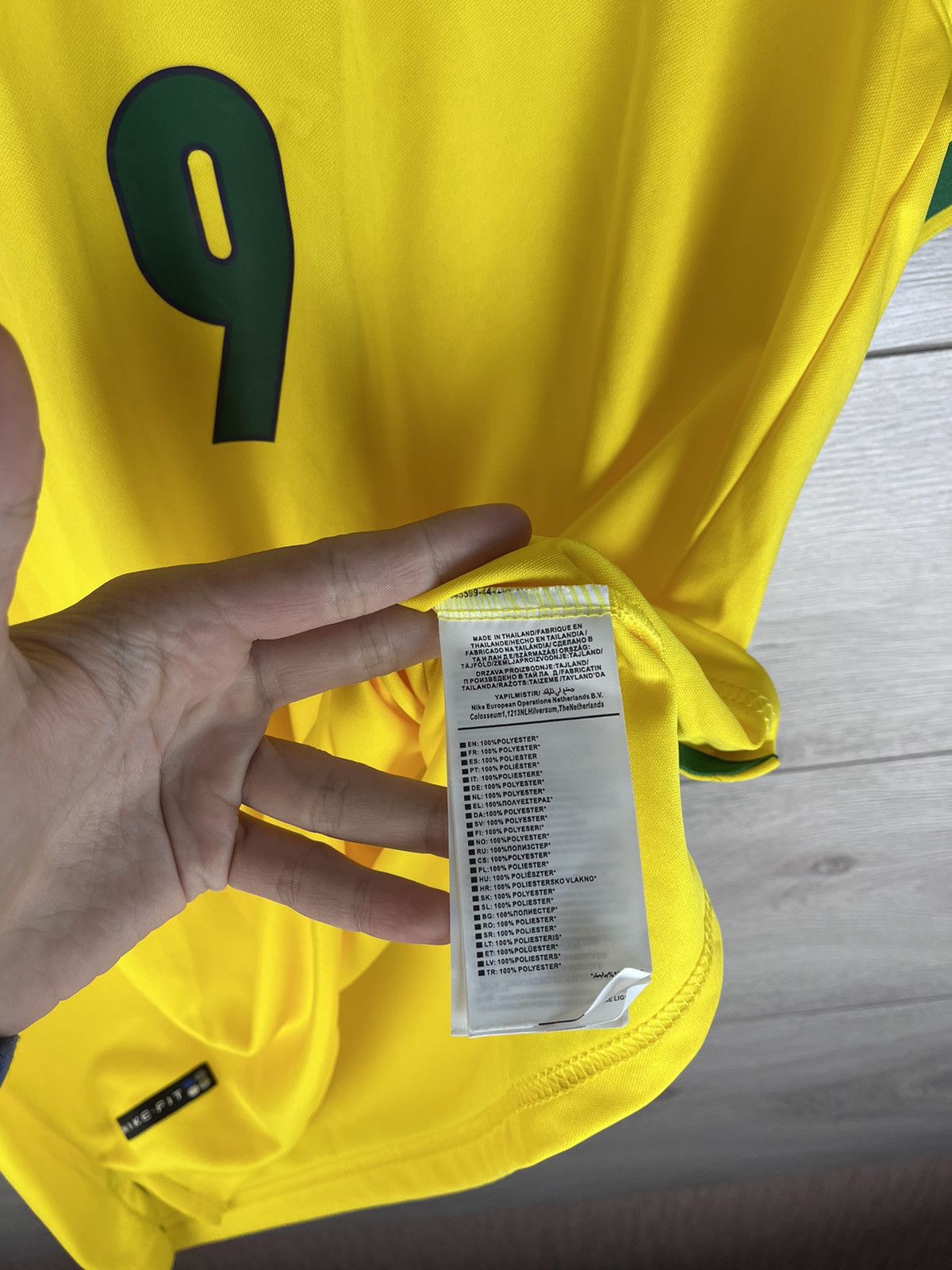 Vintage men’s soccer jersey Brazil 🇧🇷 Ronaldo #9 size M