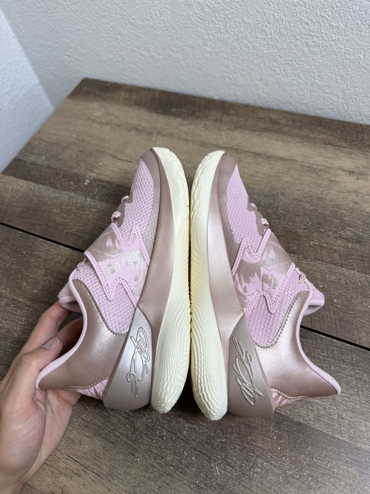 Under Armour Under Armour Curry Fox 1 Reign Rose 6001922-647 Sz 6.5Y NEW Size US 6.5 / EU 39-40 - 5 Thumbnail