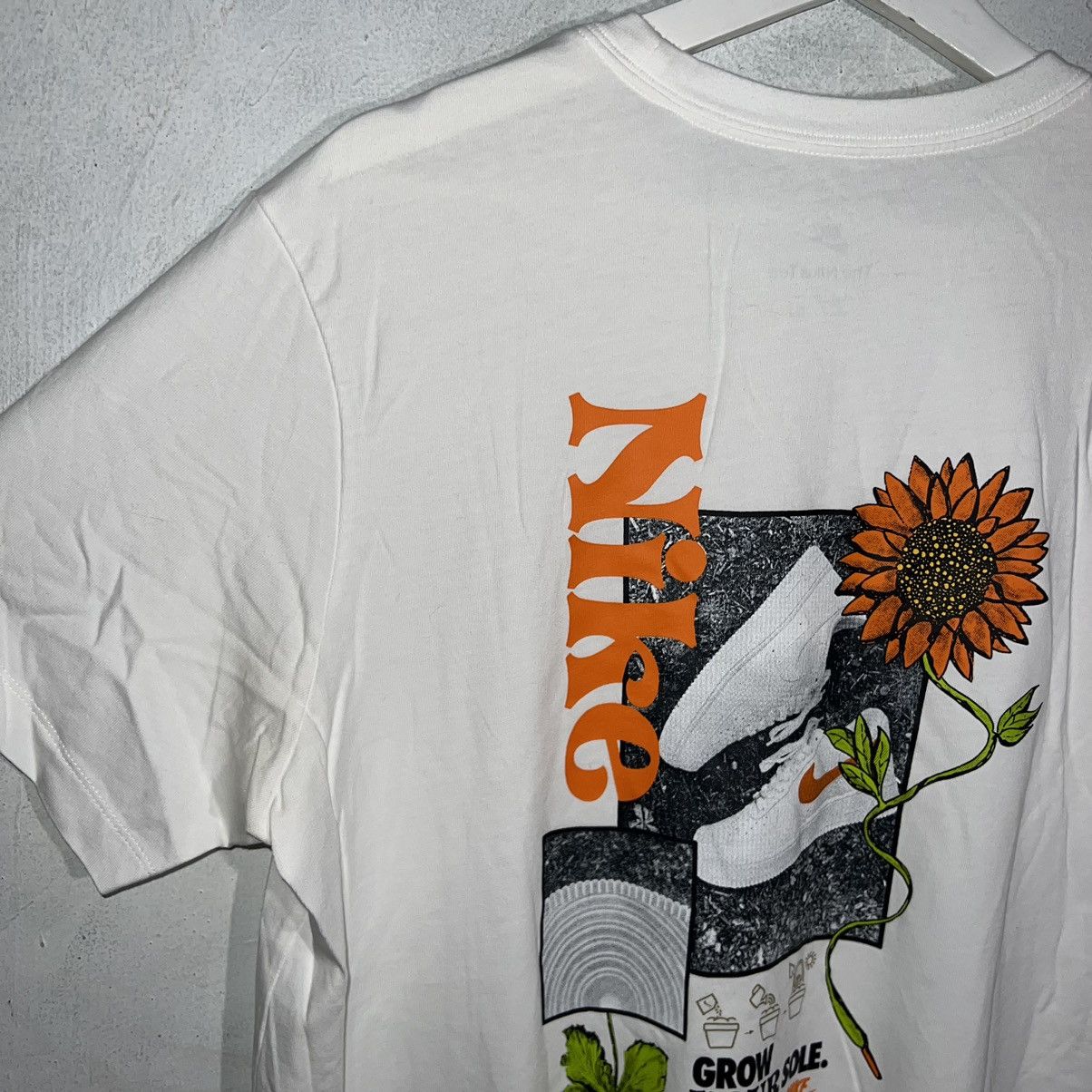 Nike Nike White Short Sleeve Tee Large Grow Sole Size US L / EU 52-54 / 3 - 8 Thumbnail