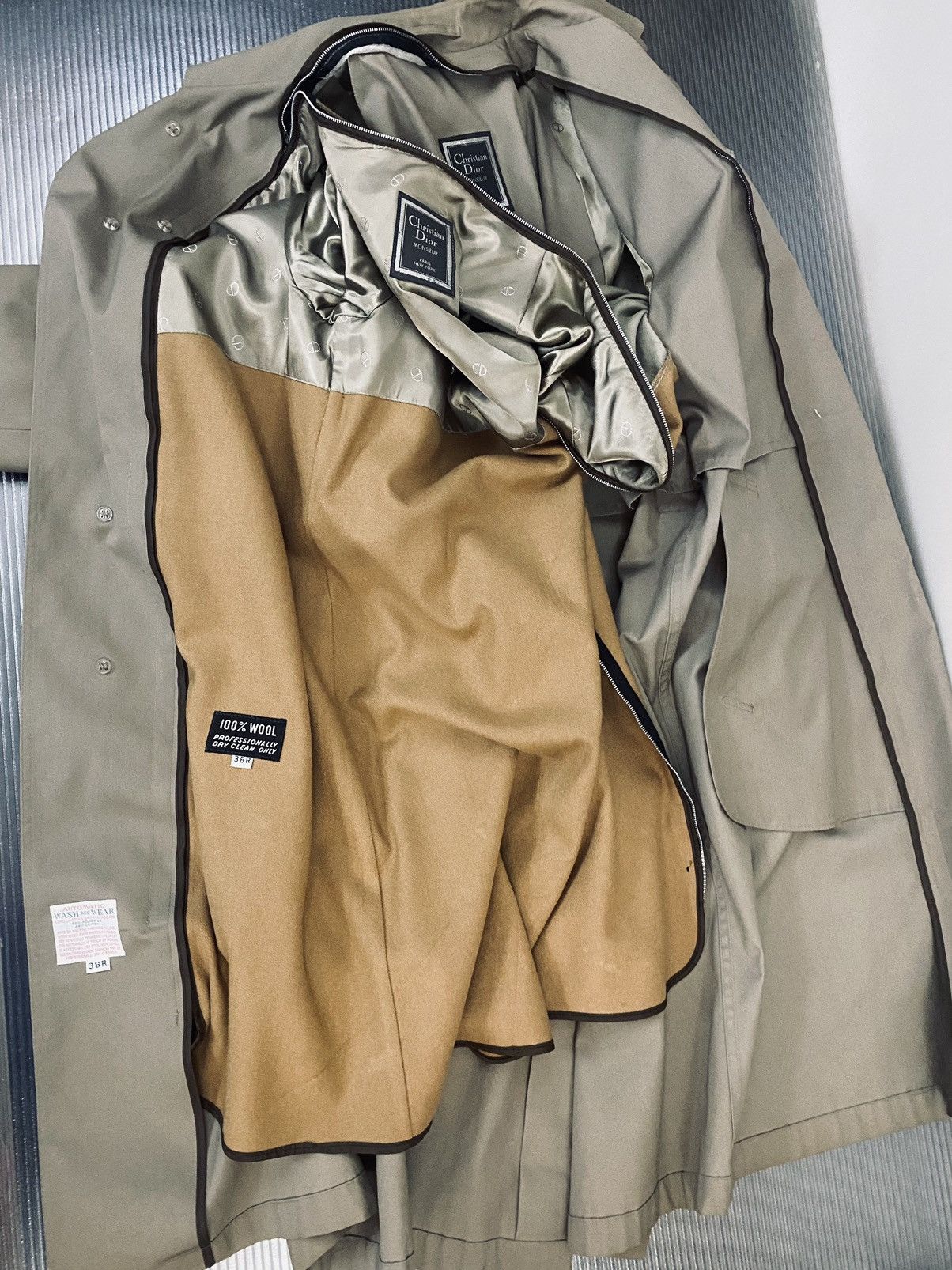 Christian Dior Monsieur Christian Dior Monsieur taupe mackintosh coat 38R Vintage Size US M / EU 48-50 / 2 - 14 Thumbnail