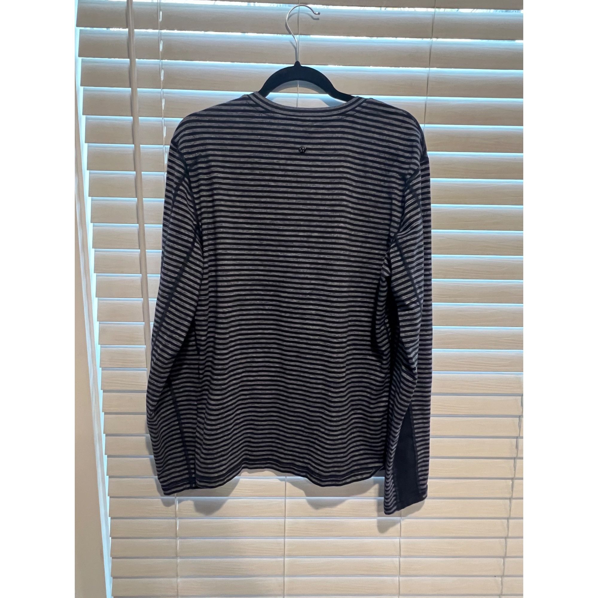 Lululemon Lululemon Long Sleeve Shirt - Size L Size US L / EU 52-54 / 3 - 2 Thumbnail