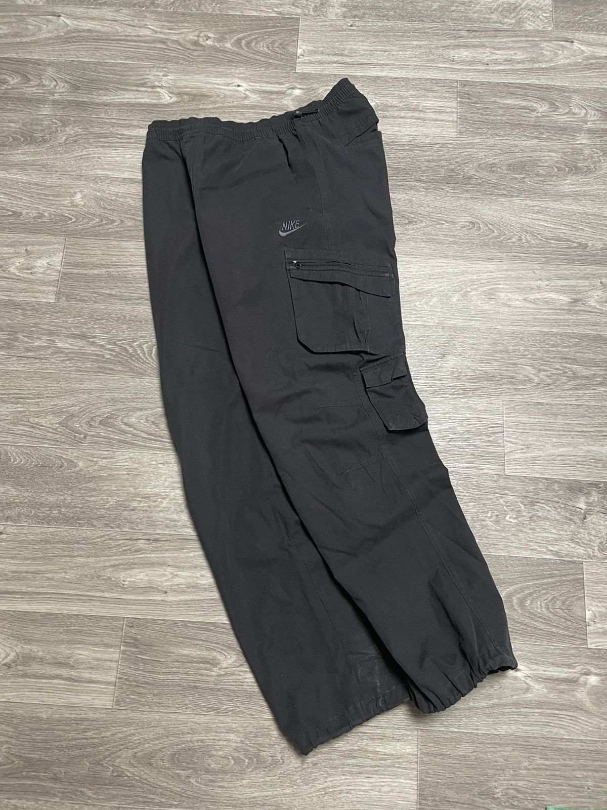 Nike Vintage Nike Black Cargo Parachute Pants Y2K Streetwear Size US 32 / EU 48 - 18 Thumbnail