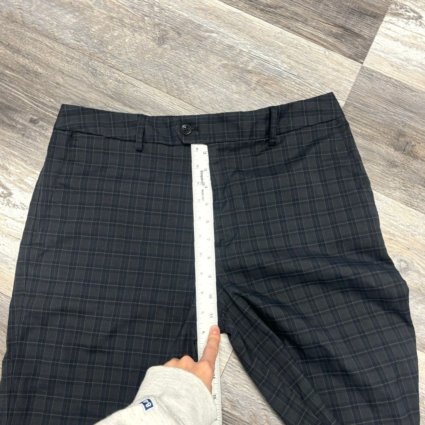 Under Armour Under Armour Shorts Gray Plaid Mens 32 Contoured Back Waist Stretch Chino Golf Shorts Size US 32 / EU 48 - 5 Thumbnail