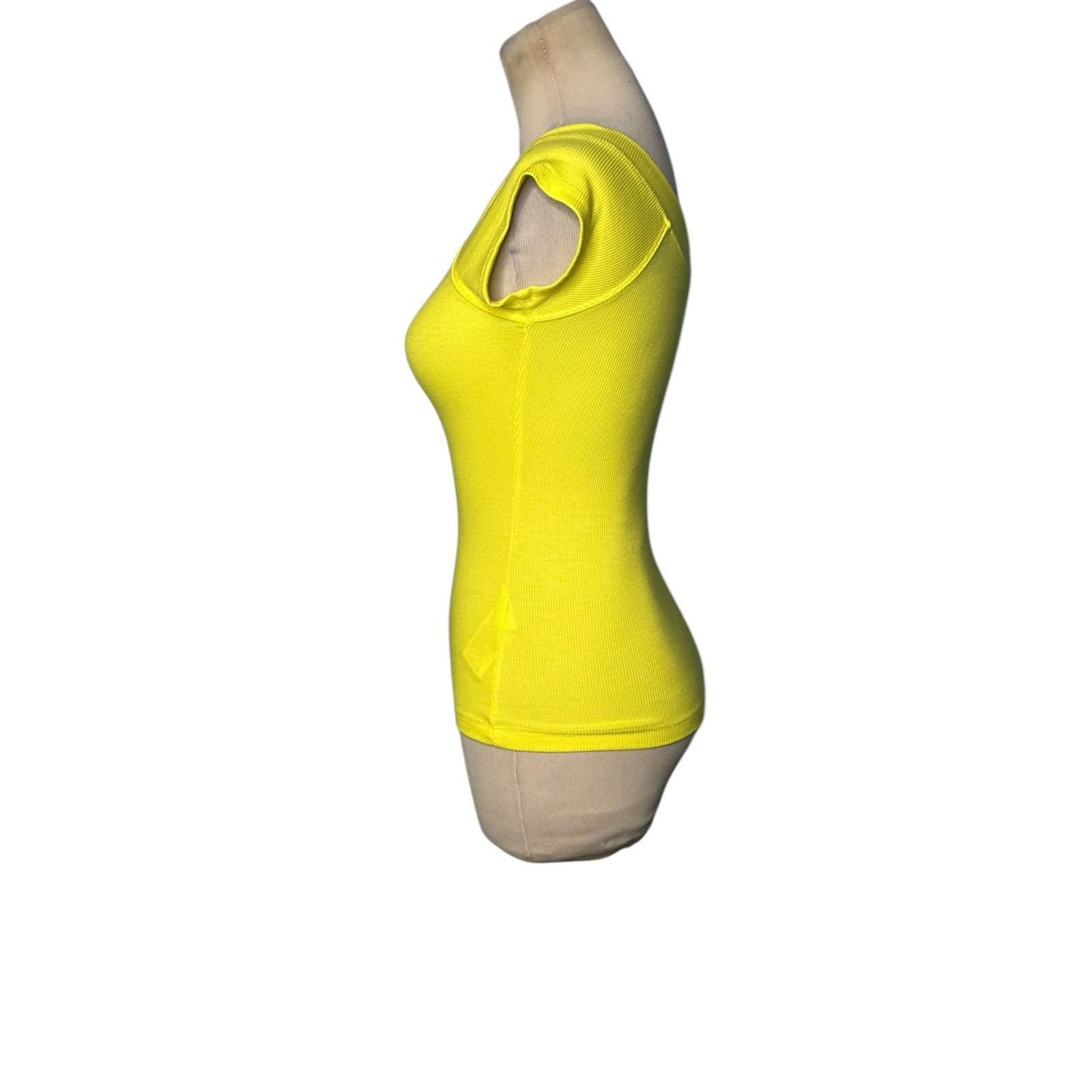Bdg BDG yellow knit short sleeves v neck fitted top size Small Size S / US 4 / IT 40 - 11 Thumbnail