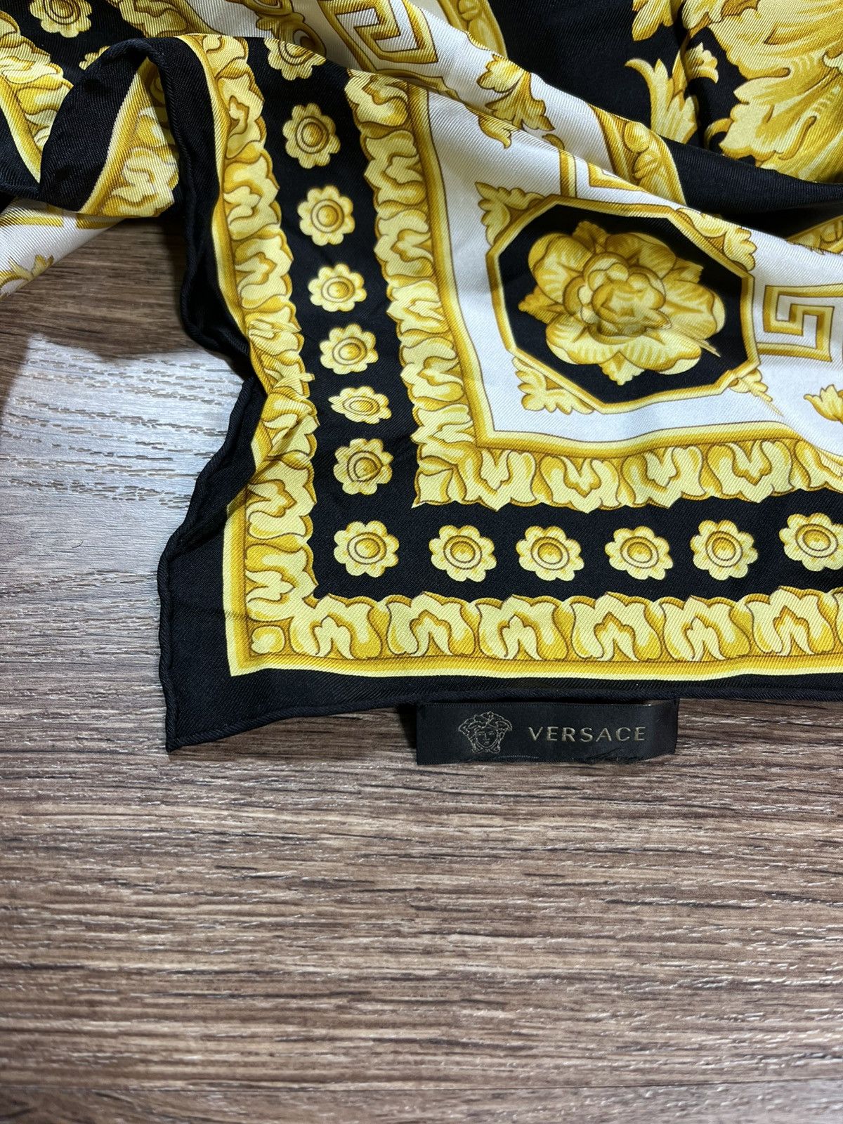 Versace Versace Silk Scarf Very Rare Gold Size ONE SIZE - 11 Thumbnail