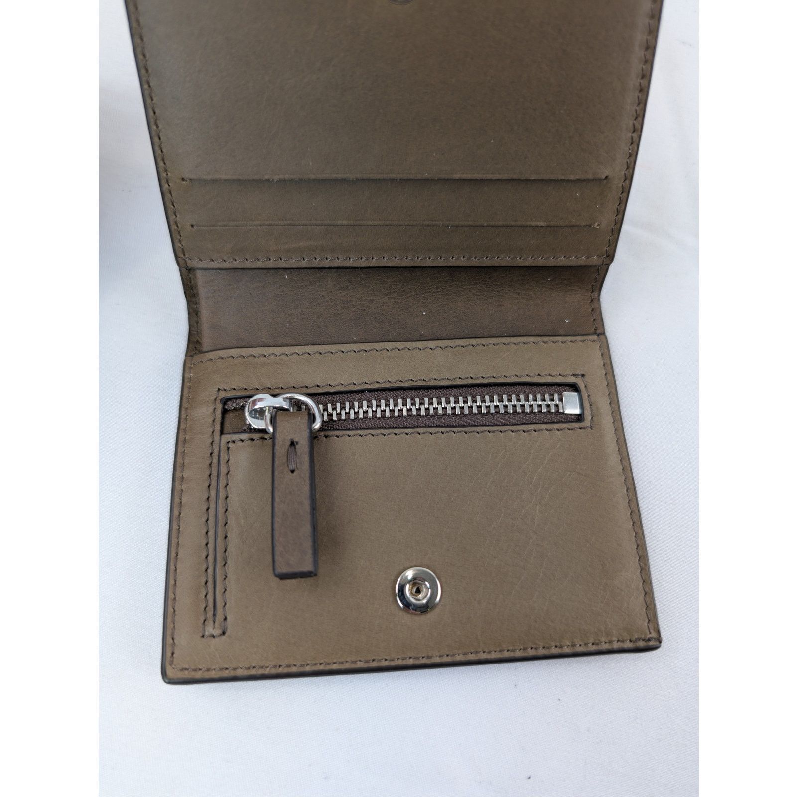 Maison Margiela o1rshd1 Size: OS / MM6 Numeric Wallet in Teak Size ONE SIZE - 6 Thumbnail