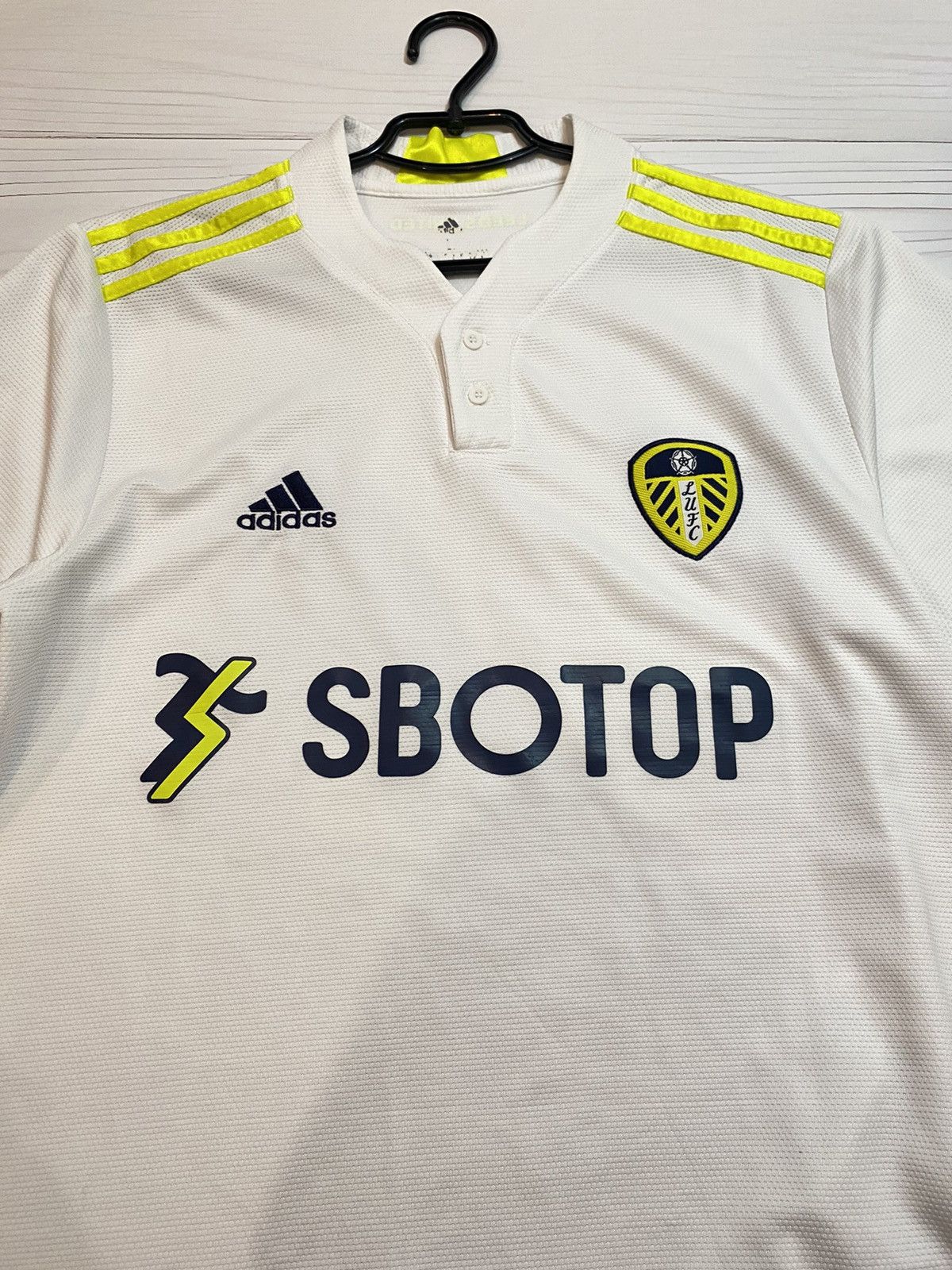 Adidas Leeds United 2021/2022 home soccer football t shirt Size US L / EU 52-54 / 3 - 6 Thumbnail