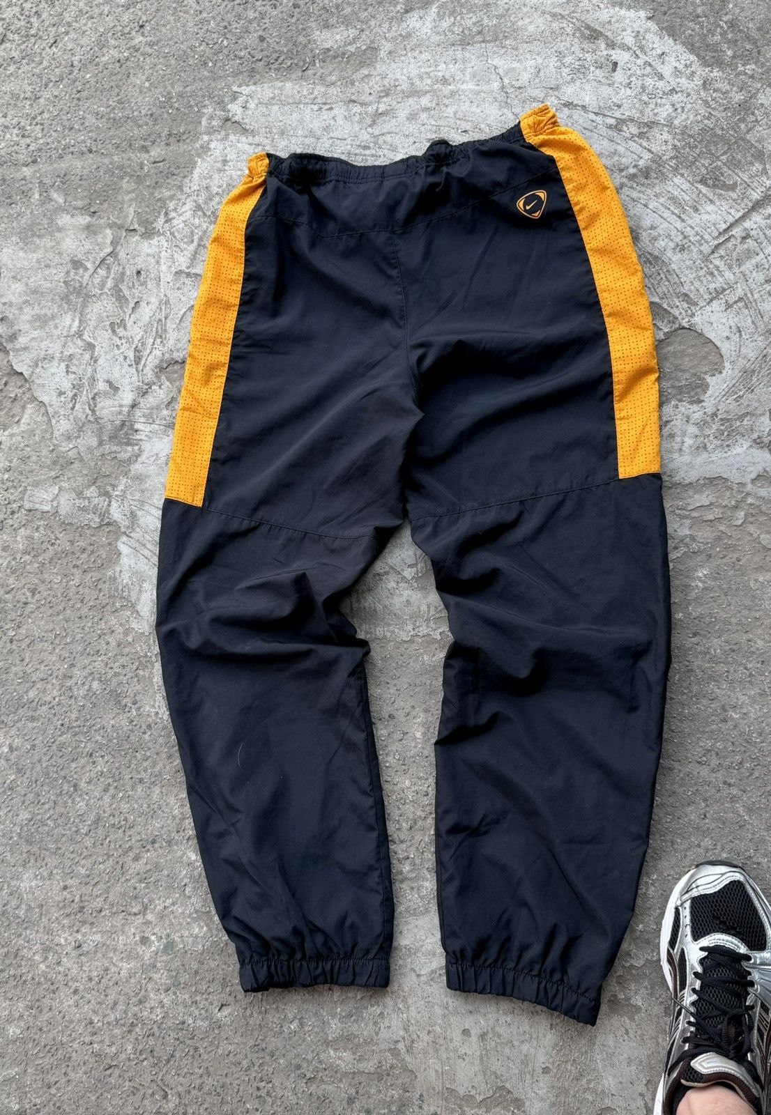 Nike NIKE Y2K SHAKHTAR DONETSK TRACK SOCCER BLOKECORE DRILL PANTS Size US 32 / EU 48 - 8 Thumbnail