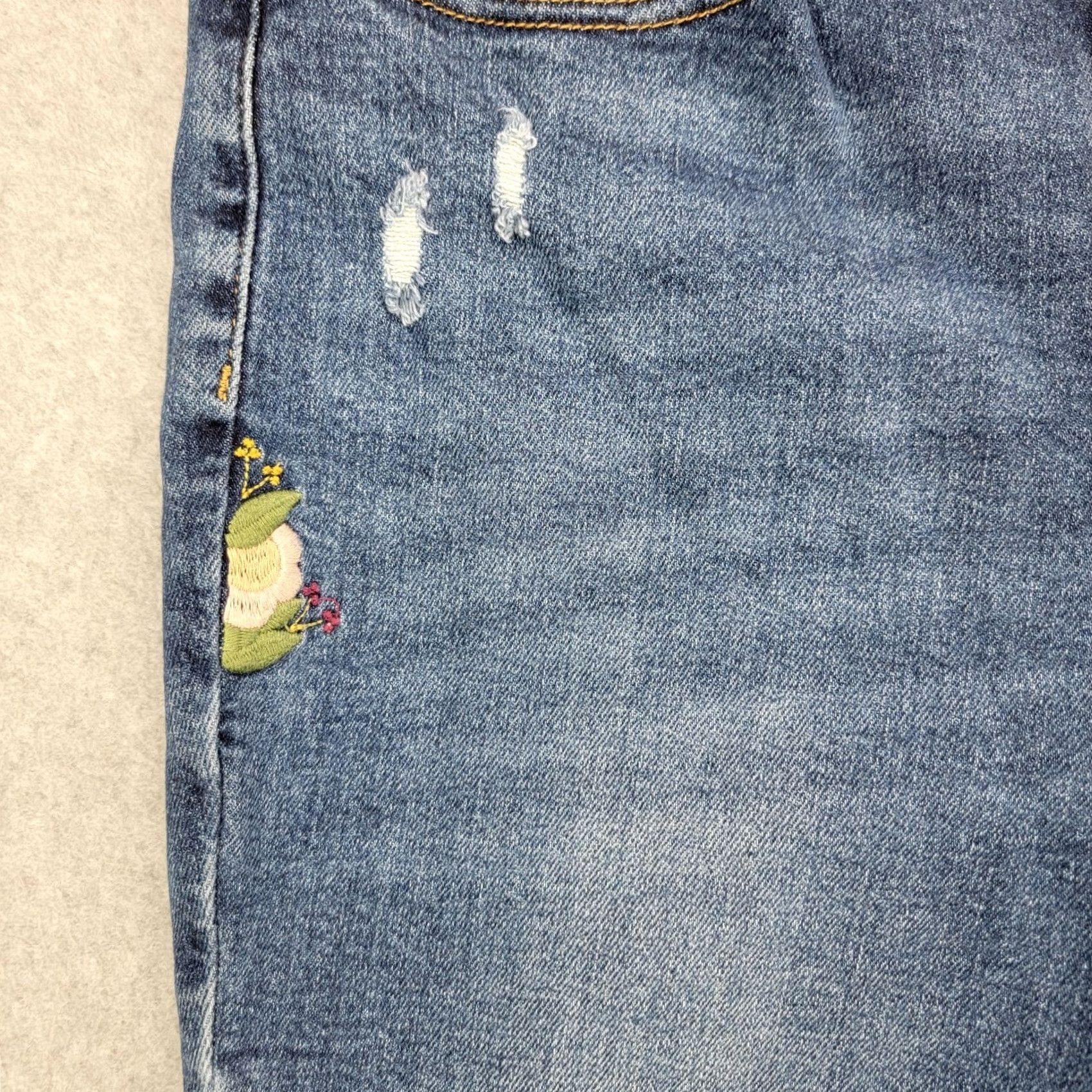 Vintage Judy Blue Jeans Women 14W Boyfriend Distressed Embroidered Flowers Blue 5-Pocket Denim Jeans Boyfriend Fit Size 14W Womens Size 36" / US 14 / IT 50 - 4 Thumbnail