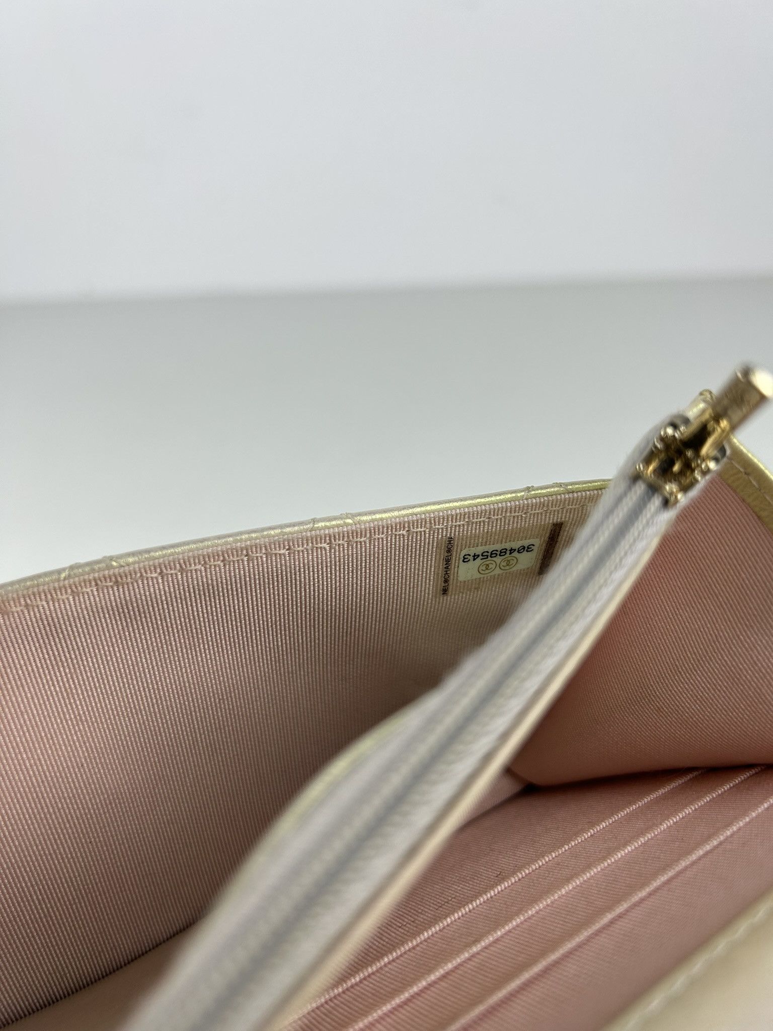 Chanel 2020 Chanel gold metallic matelasse wallet on chain Size ONE SIZE - 19 Thumbnail