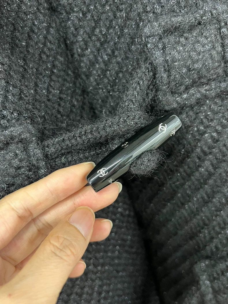 Chanel Chanel Black ox horn buckle hooded college tweed coat Size XXS / US 00 / IT 34 - 3 Thumbnail