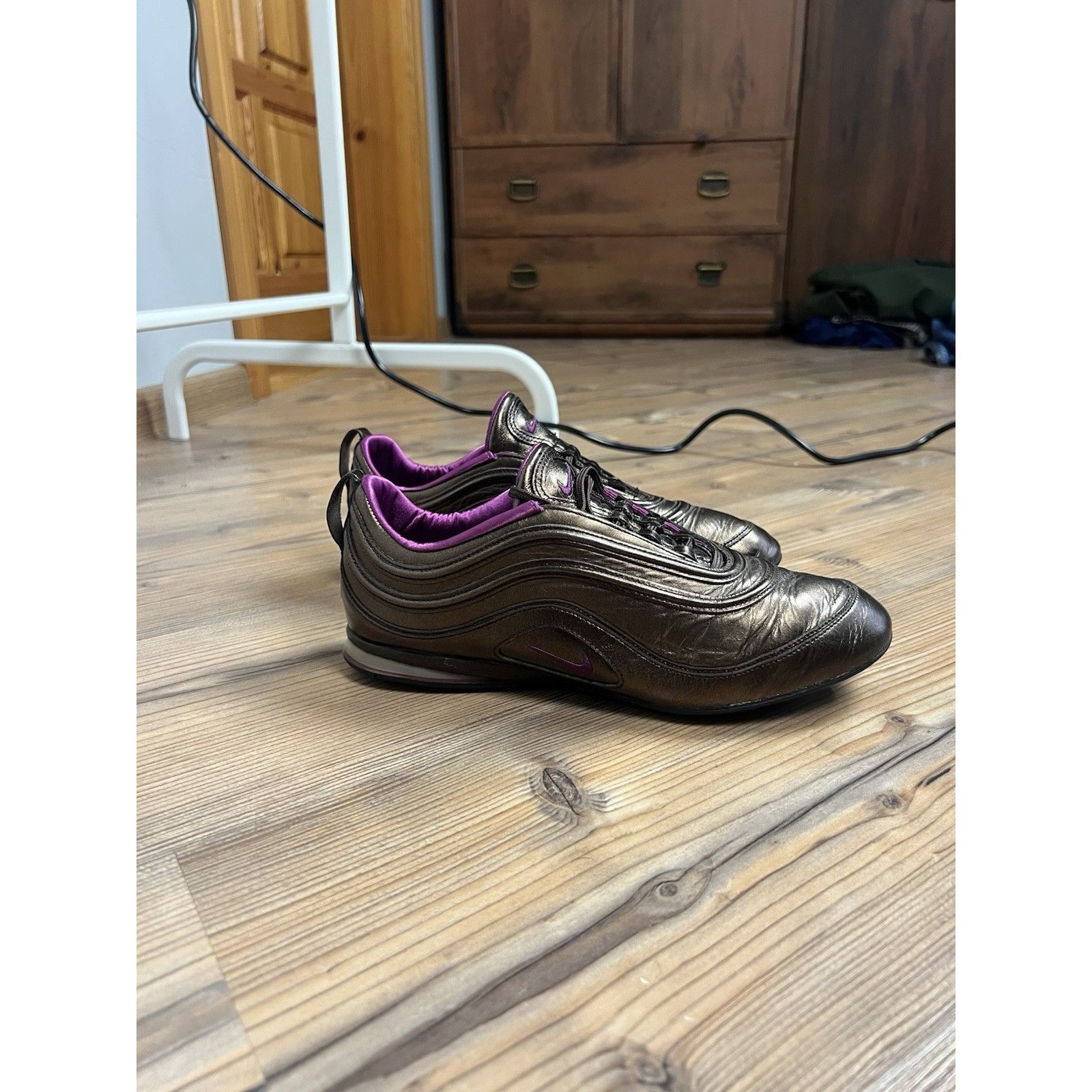 Nike Nike Vintage Womens Gold Bronze Flat Sneakers Size 39 US 8 Size US 8 / IT 38 - 8 Thumbnail