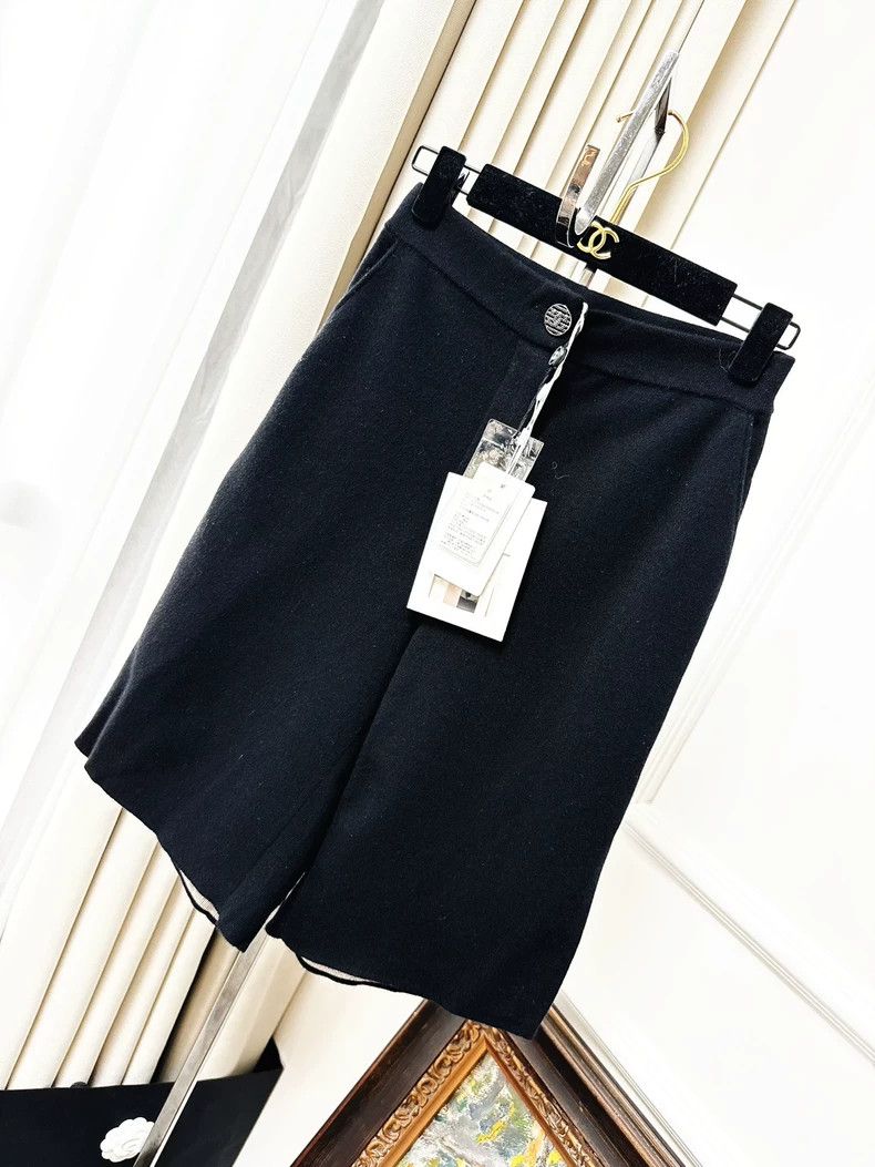 Chanel Chanel 20c black knitted shorts Size 25" / US 0 / IT 36 - 1 Thumbnail