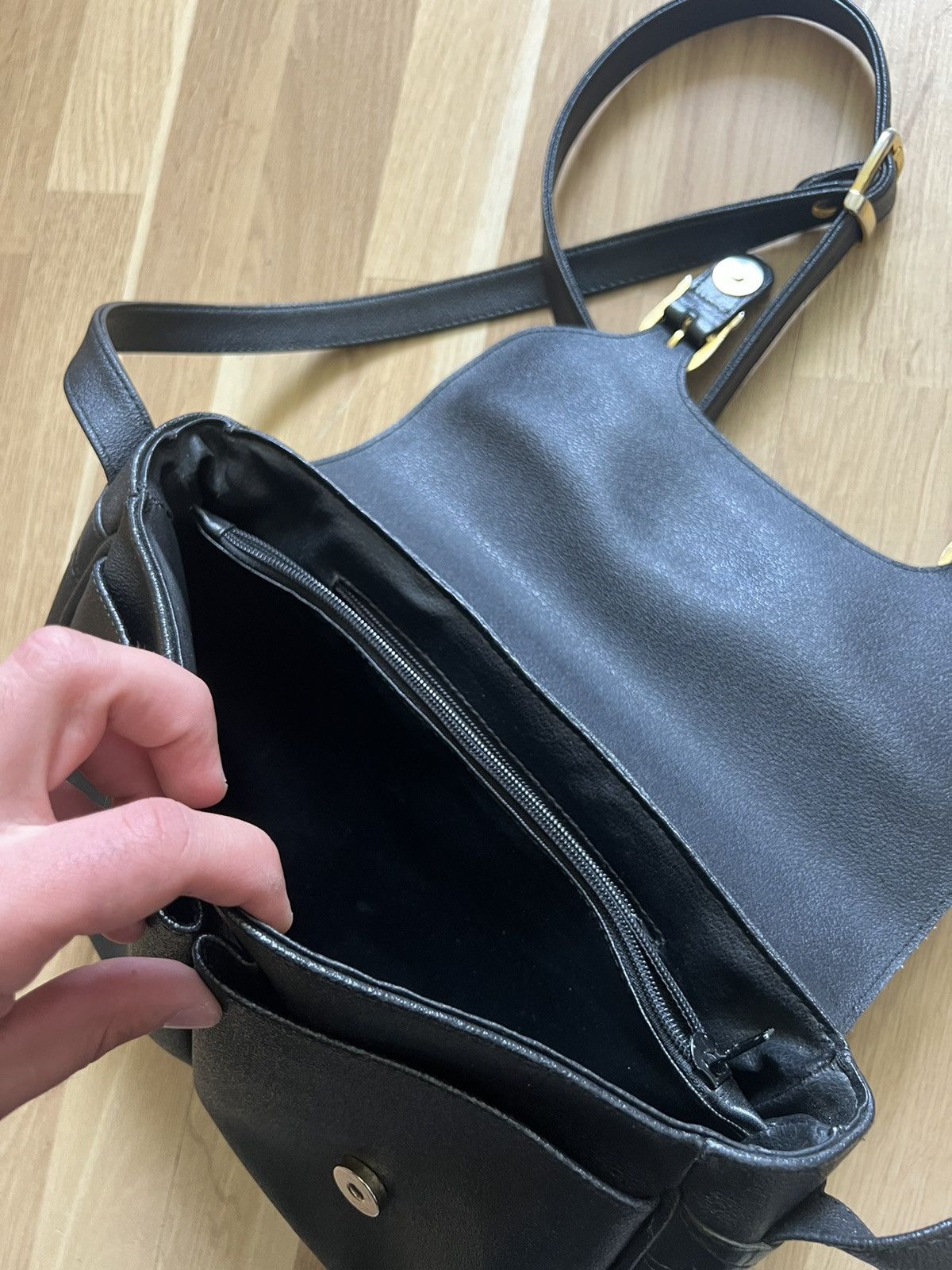 Le Grande Bleu (L.G.B.) Vintage avant garde leather messenger bag as 98 style 90s Size ONE SIZE - 8 Thumbnail