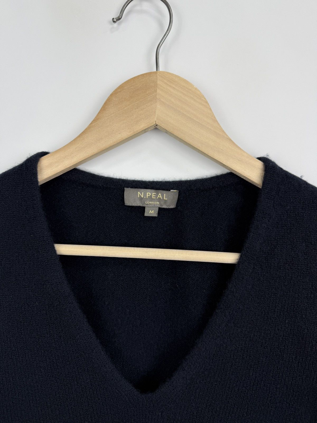 N.Peal 🇬🇧 N.Peal London 100% Cashmere Navy V Neck Sweater Rare Size M / US 6-8 / IT 42-44 - 4 Thumbnail